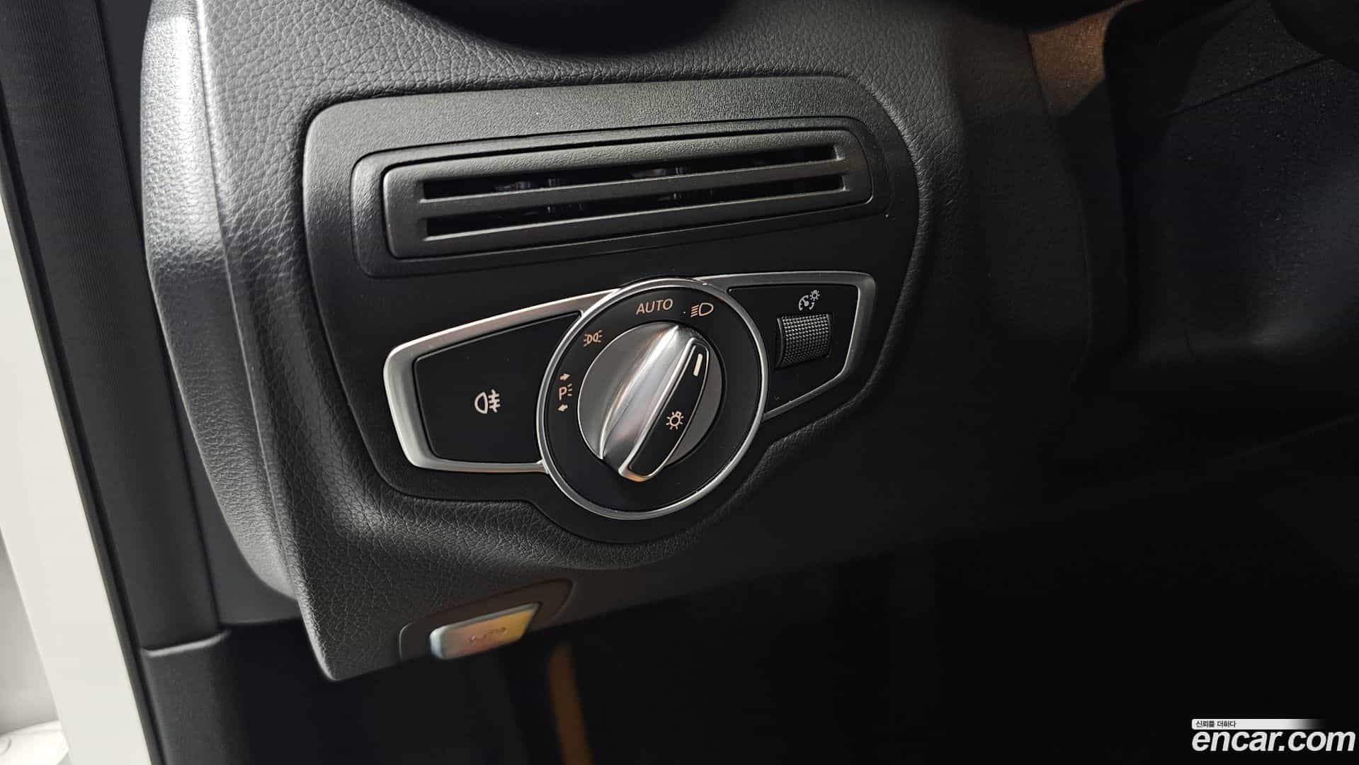 C-Class Mercedes-Benz 2018.1-OPTION-040