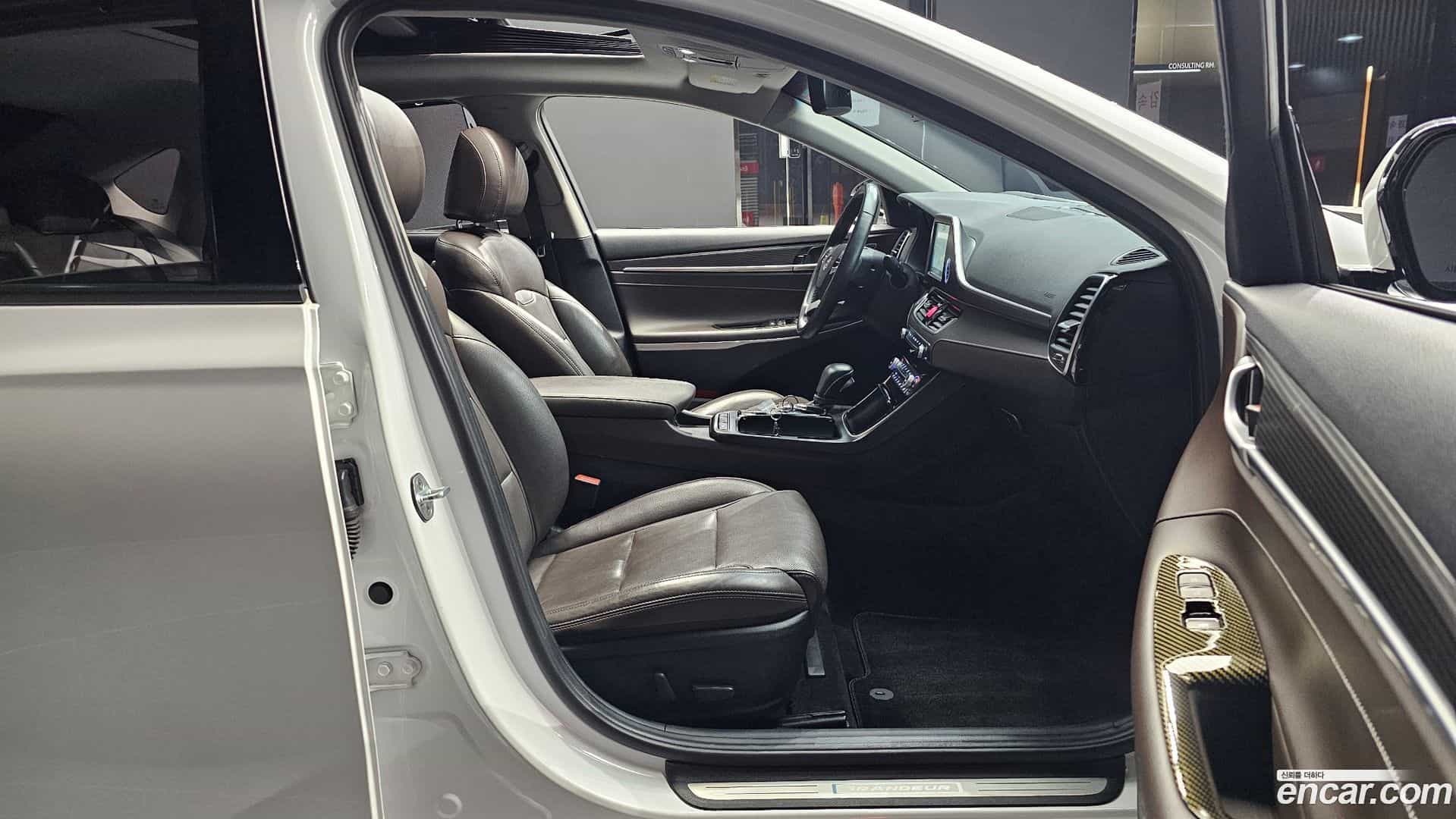 Grandeur Hyundai 2017.6-OPTION-015