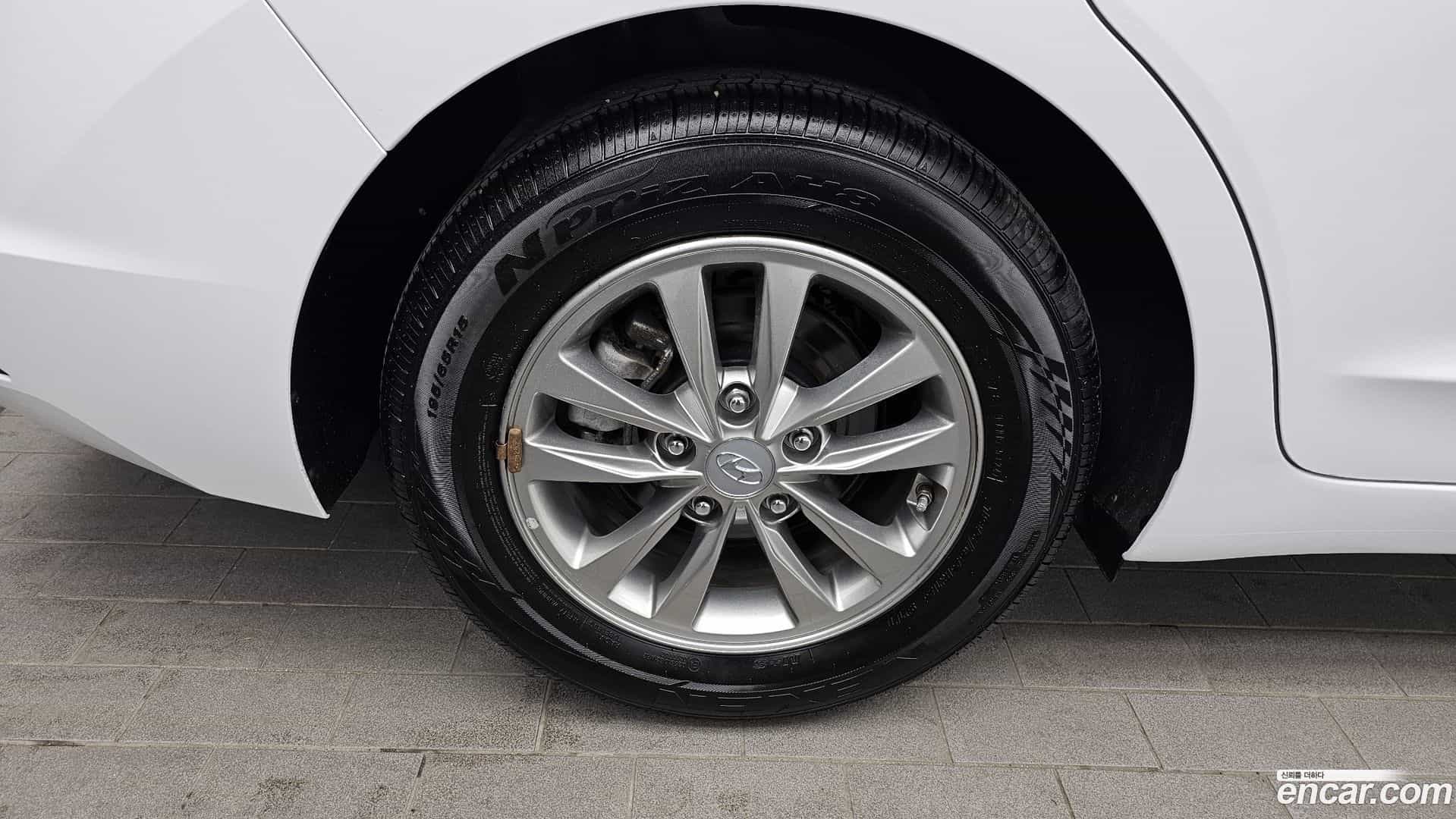 AVANTE Hyundai 2019.5-OUTER-005
