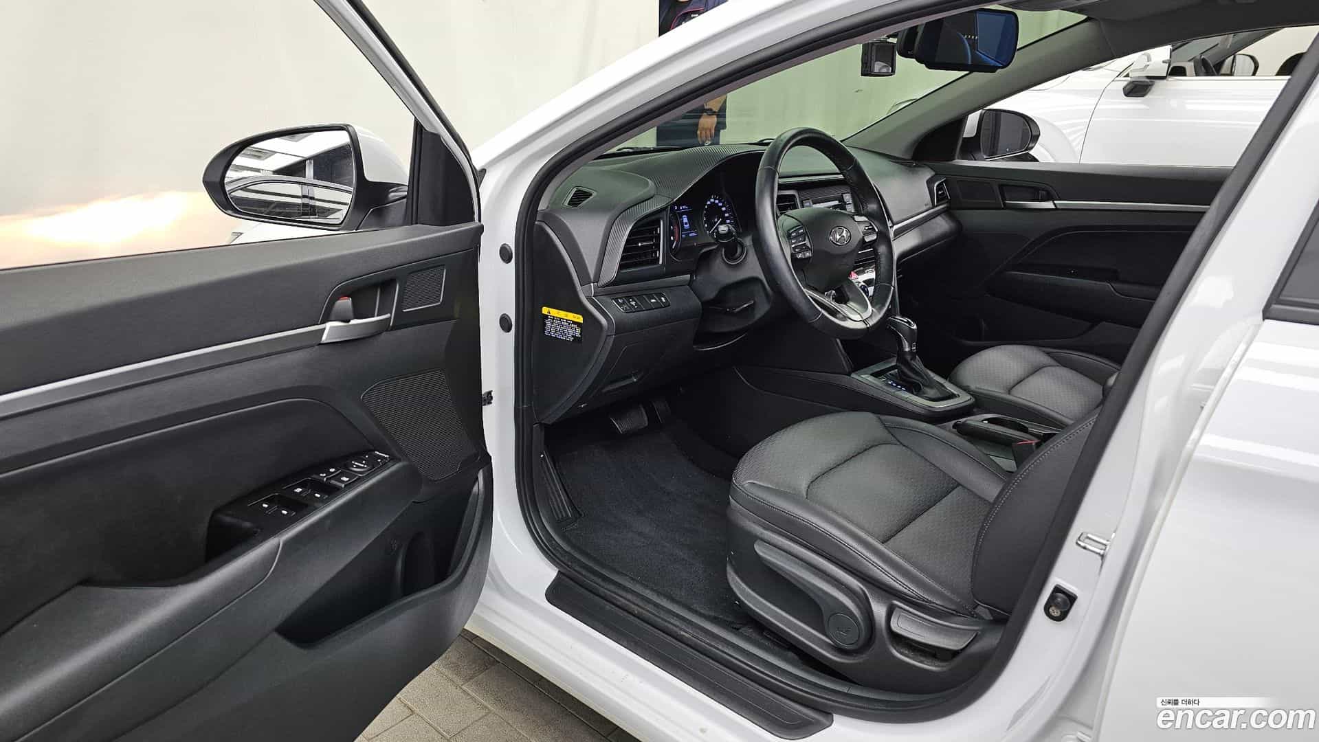 AVANTE Hyundai 2019.5-INNER-010