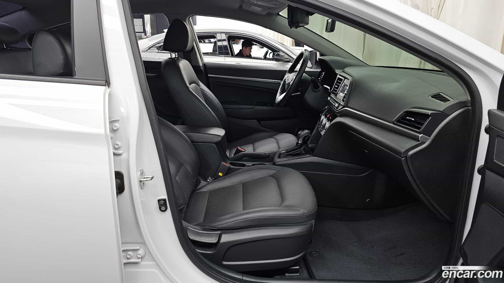 AVANTE Hyundai 2019.5-OPTION-015