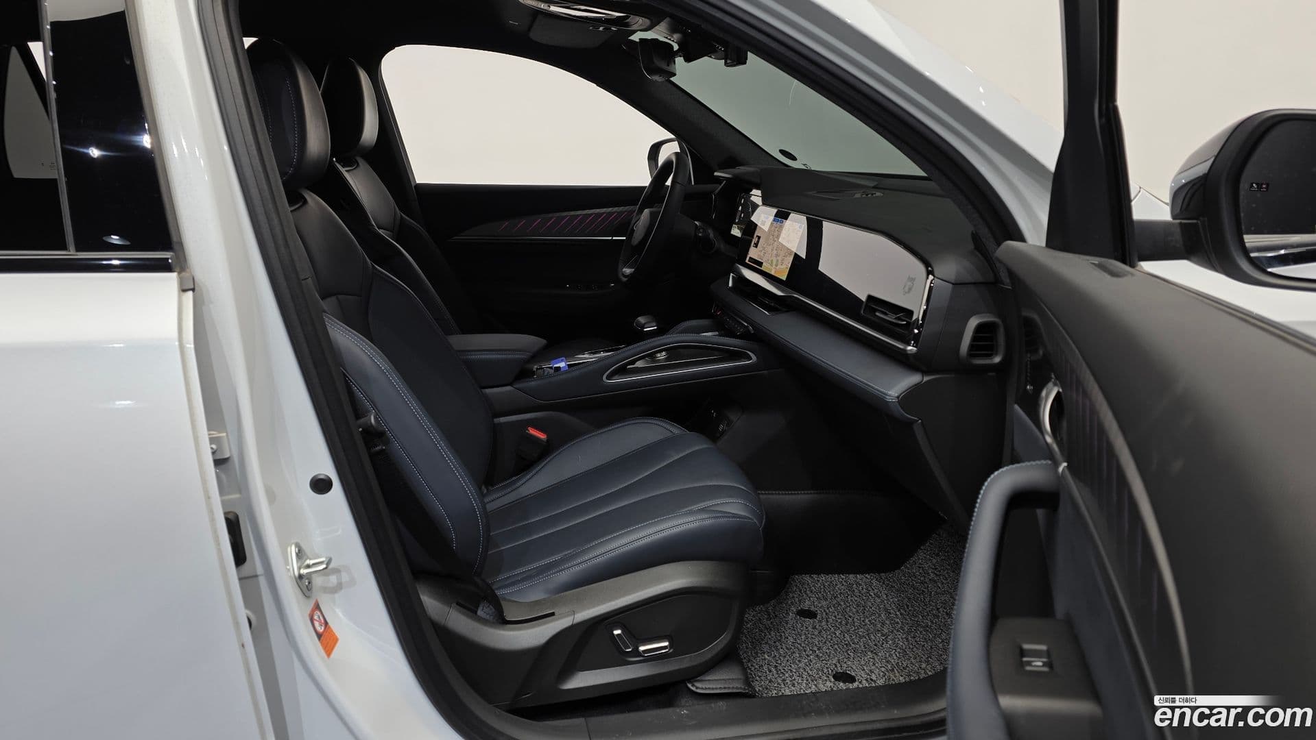 Main__Slider__Photo:Grand Koleos Renault Korea 2025.1-10