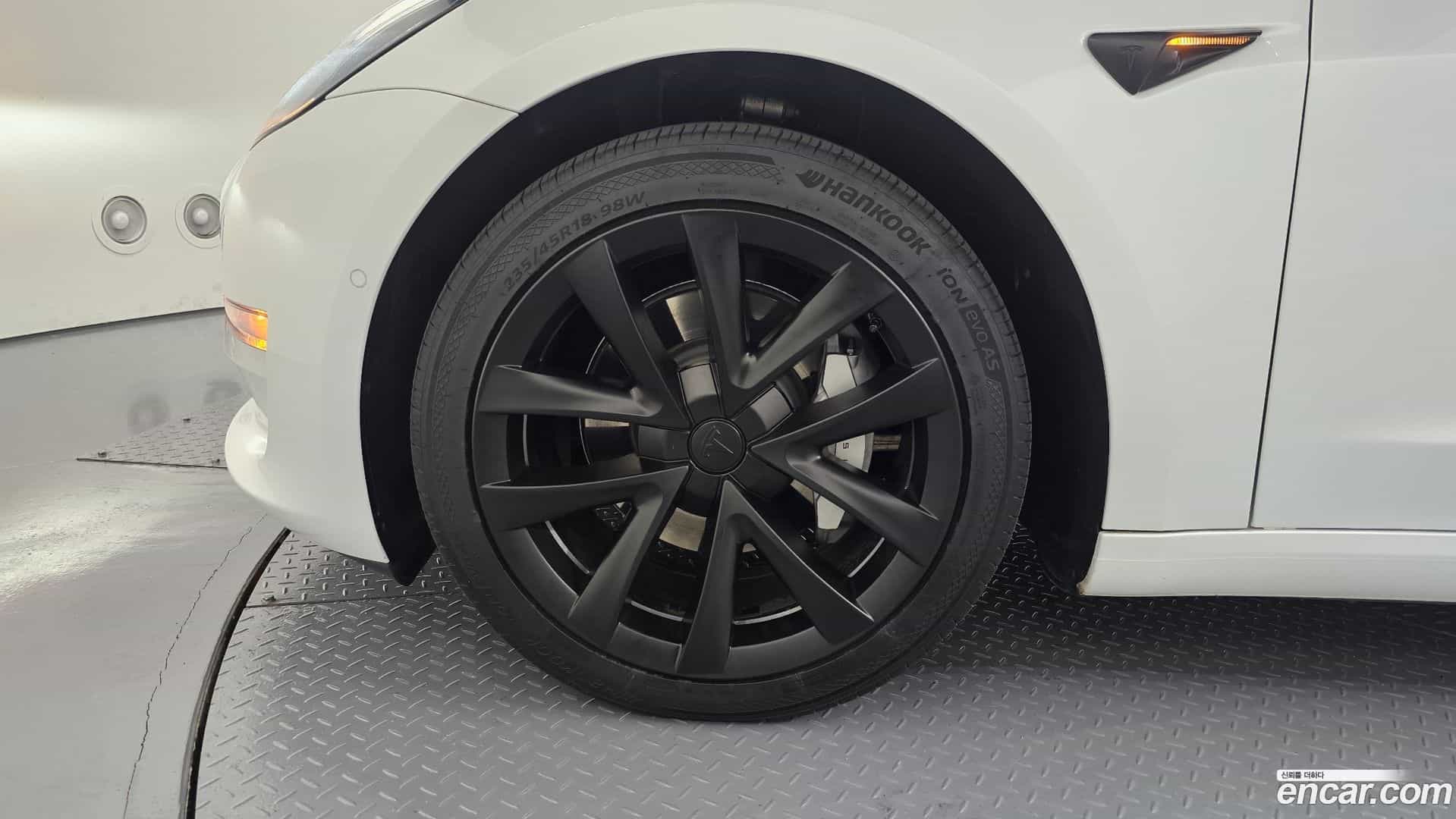 Model 3 Tesla 2020.2-OUTER-005