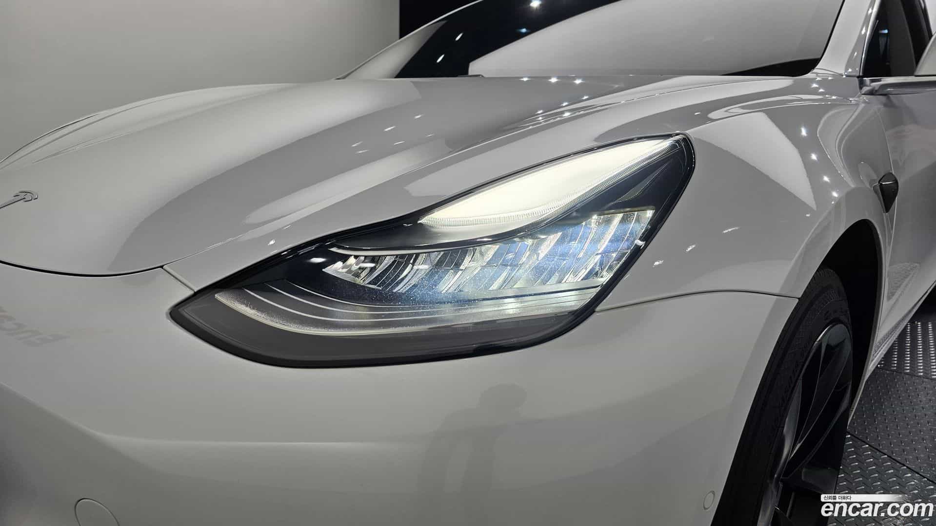 Model 3 Tesla 2020.2-OUTER-032