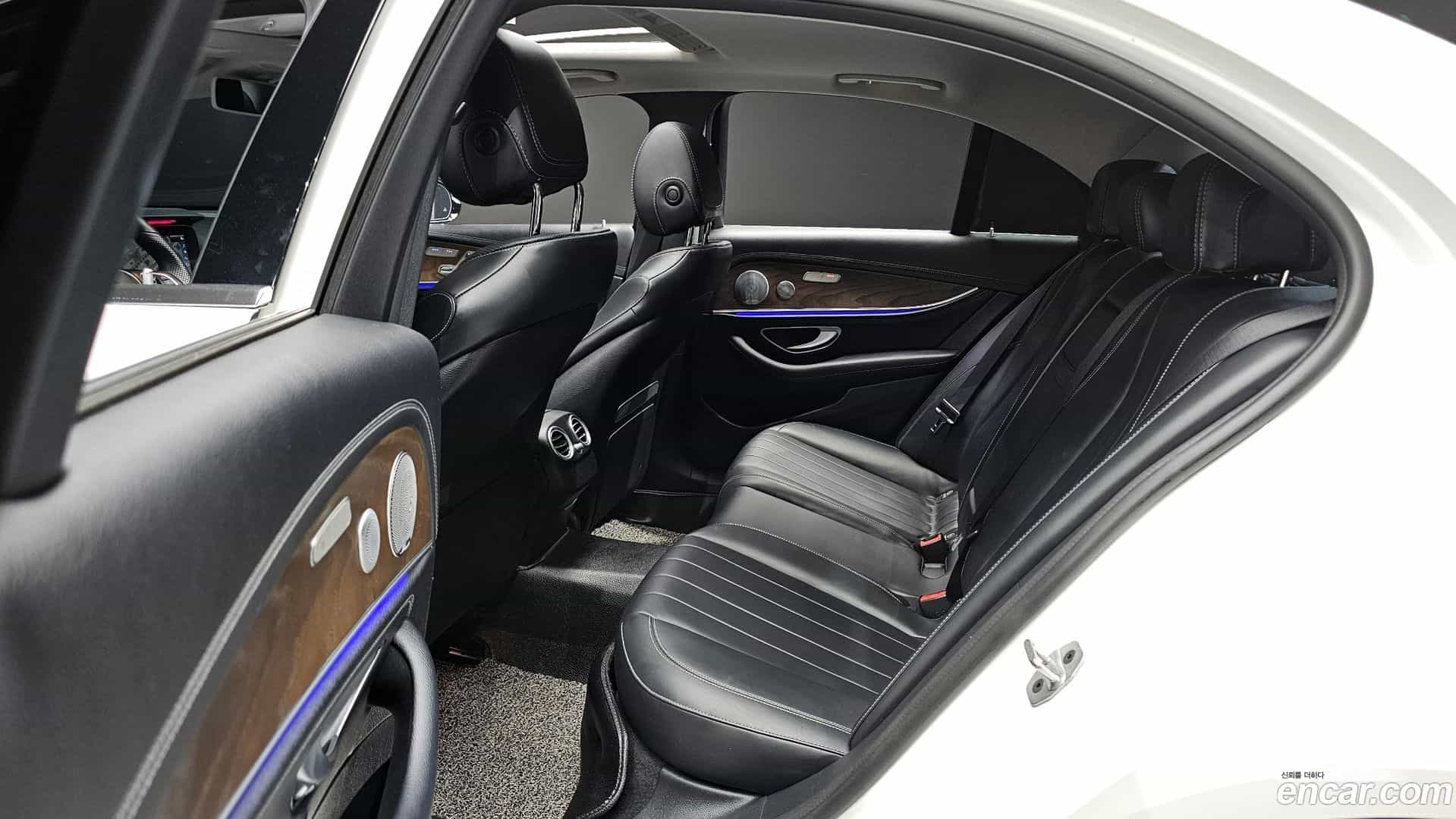 E-Class Mercedes-Benz 2018.6-OPTION-015