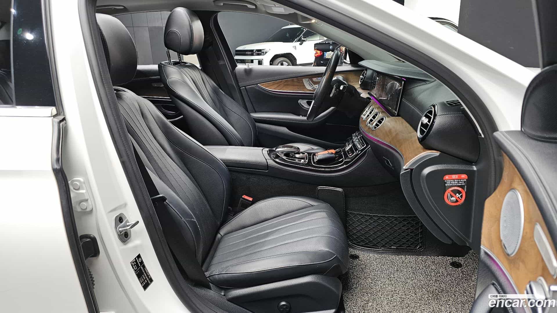 E-Class Mercedes-Benz 2018.6-OPTION-019