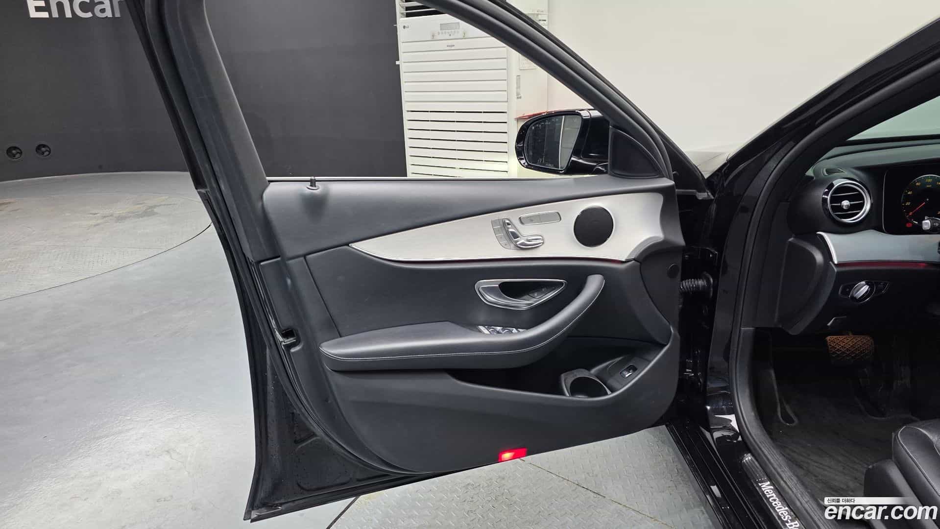 E-Class Mercedes-Benz 2021.2-INNER-034
