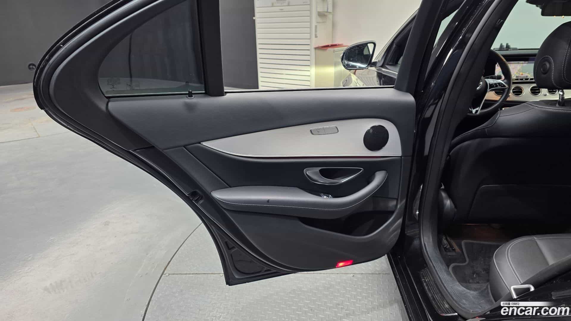 E-Class Mercedes-Benz 2021.2-INNER-035