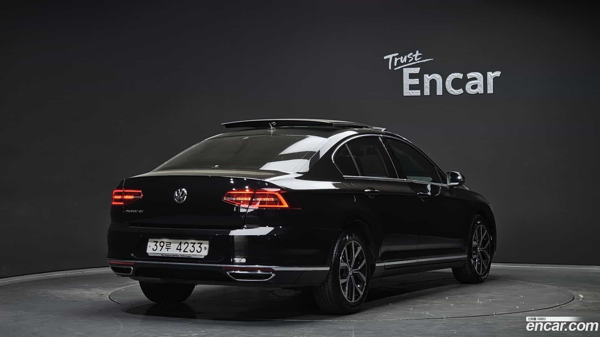 Passat Volkswagen 2018.3-OUTER-002