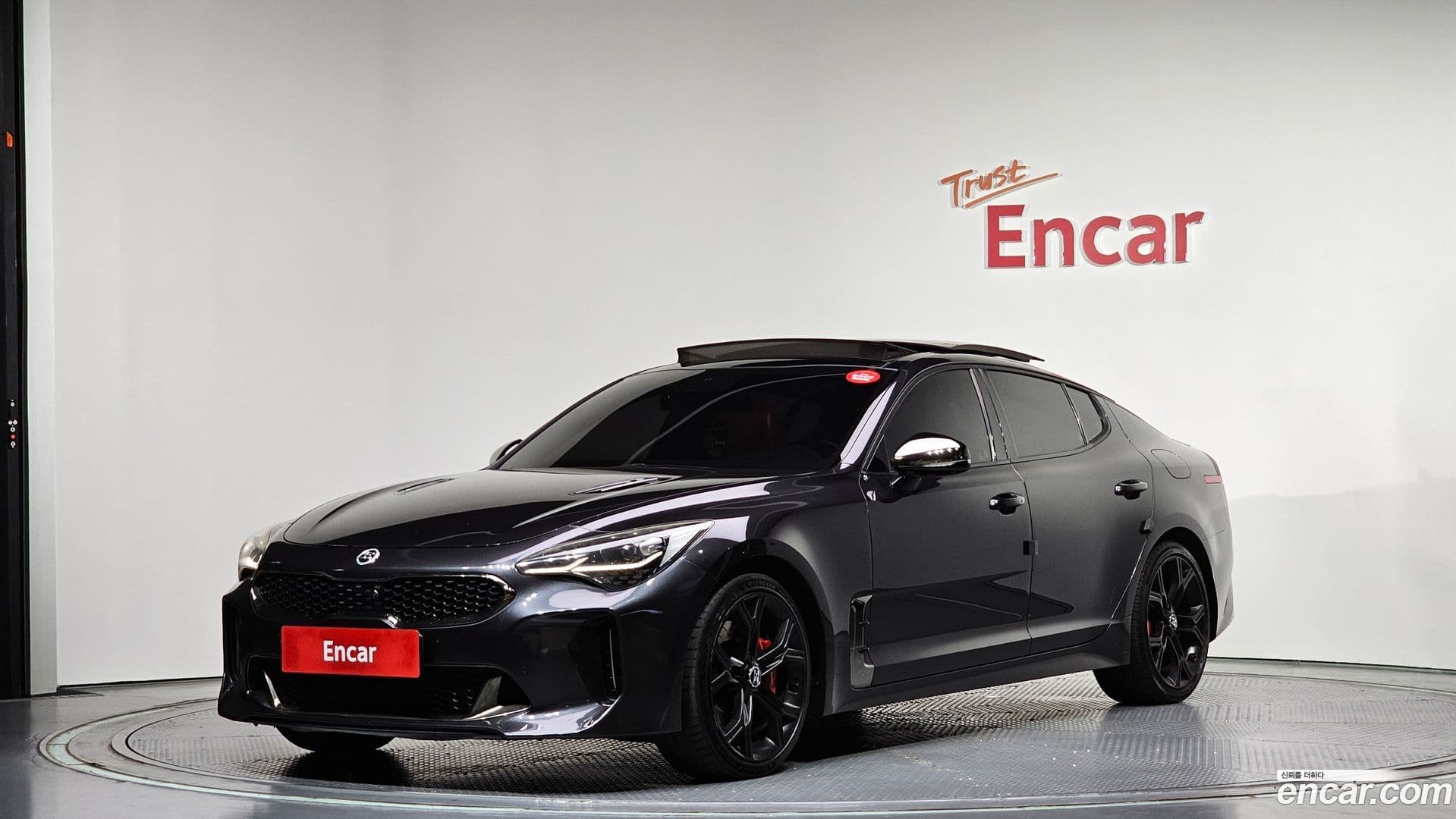 Main__Slider__Photo:Stinger Kia 2017.10-0
