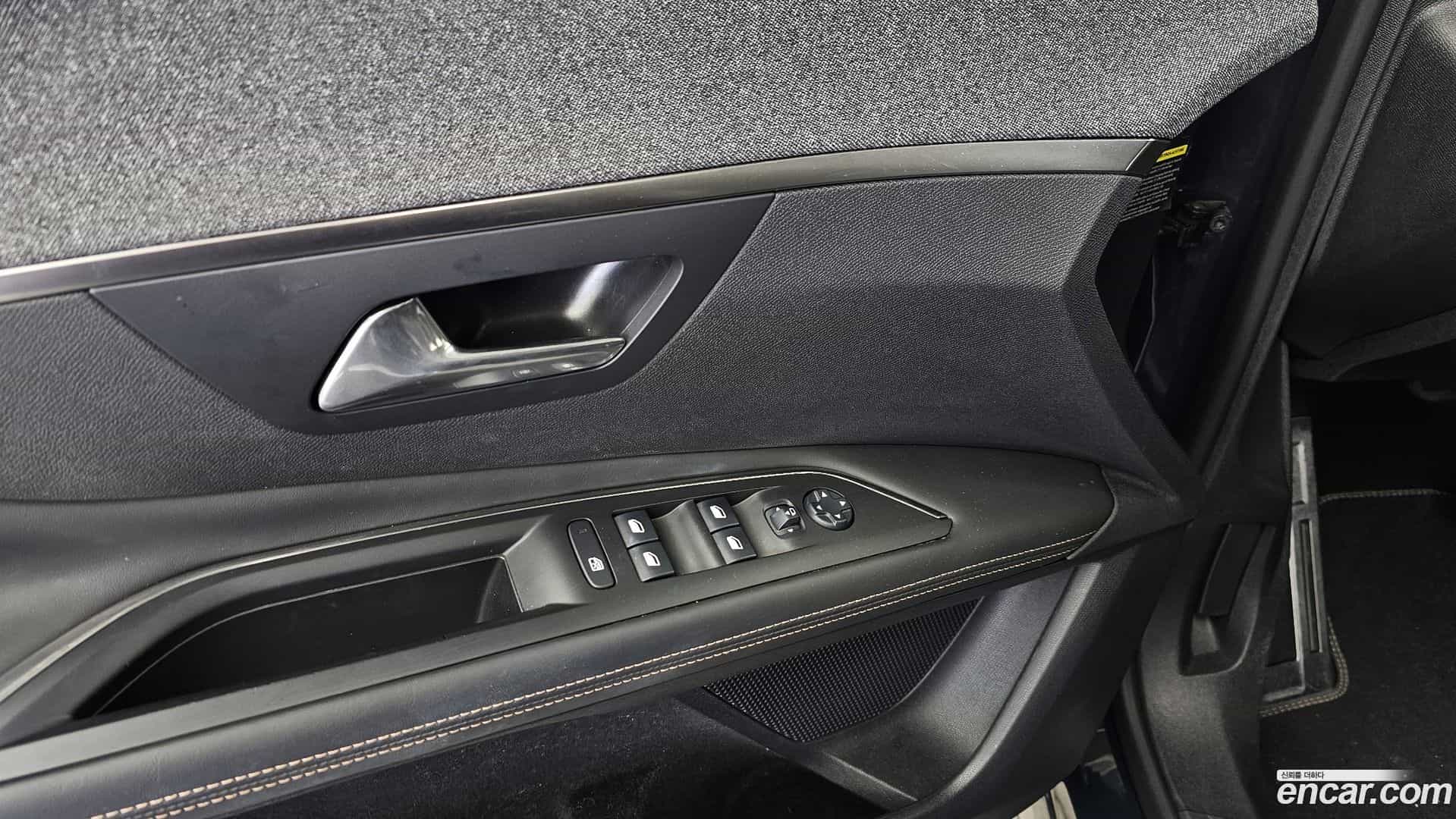 3008 Peugeot 2018.9-OPTION-042