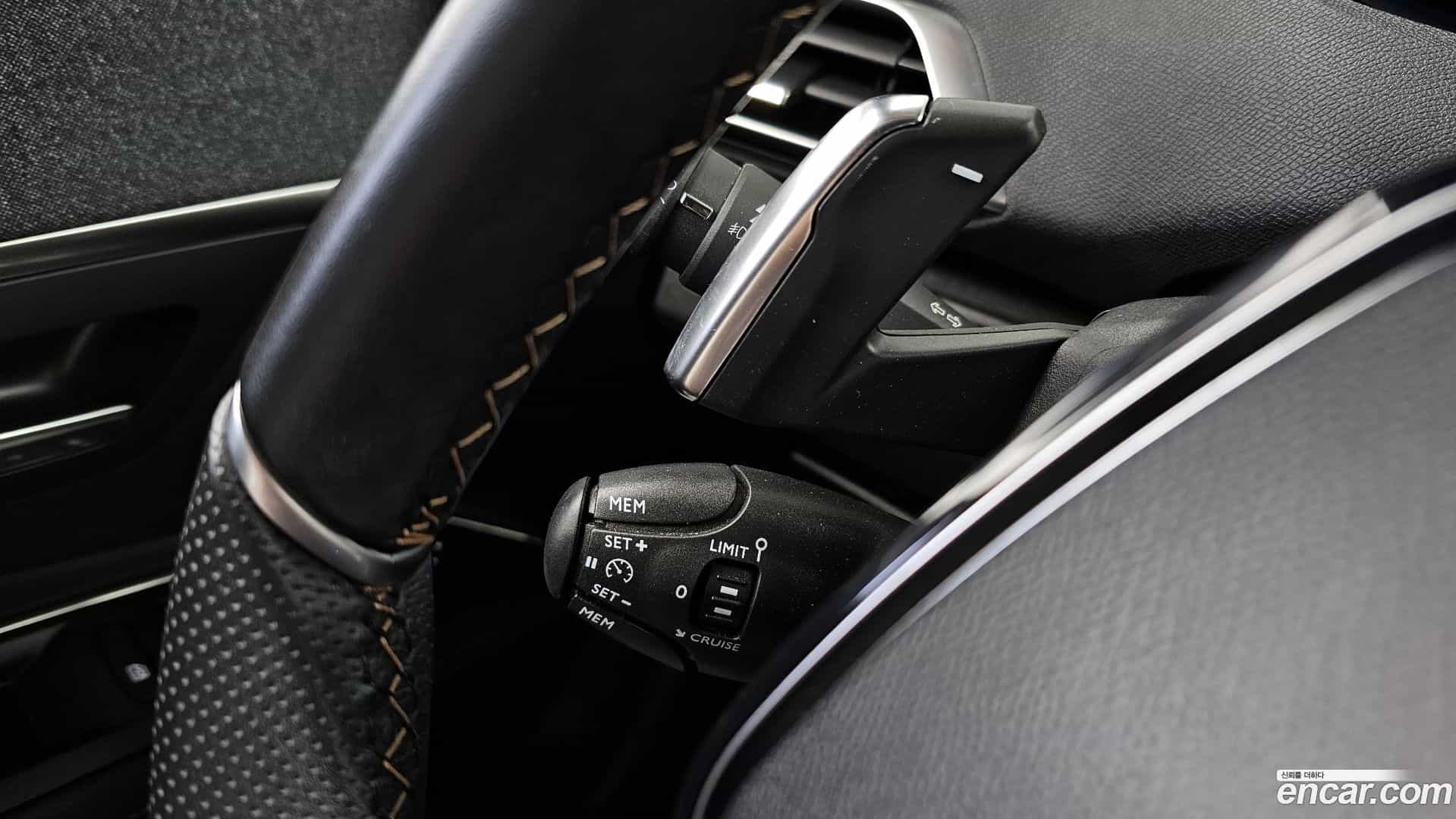 3008 Peugeot 2018.9-OPTION-045