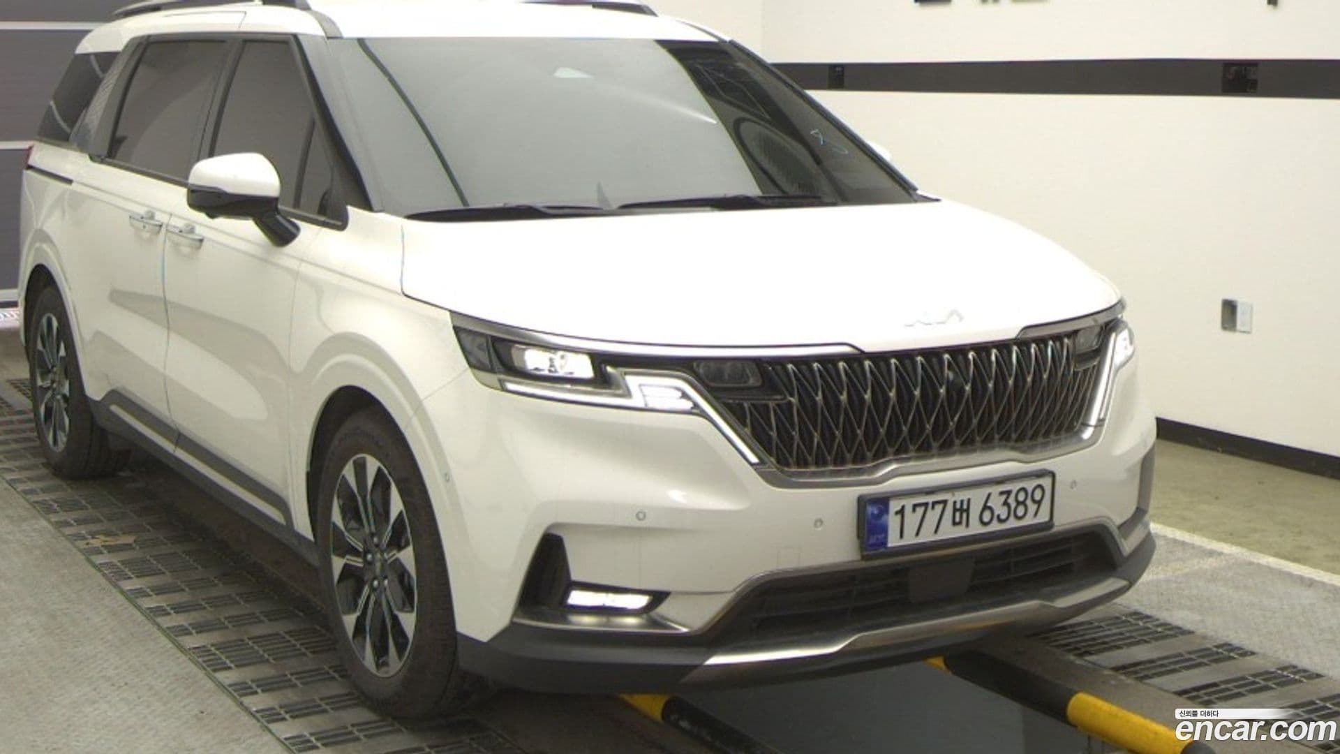 Main__Slider__Photo:Canival Kia 2023.2-0