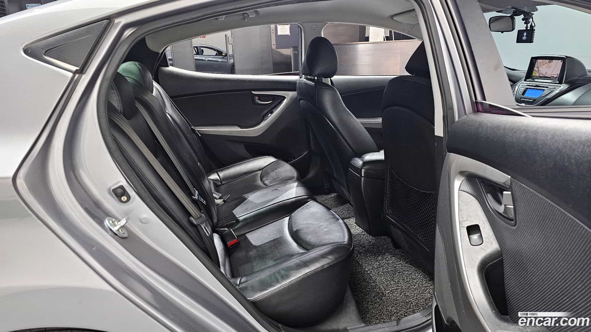 AVANTE Hyundai 2012.10-OPTION-015