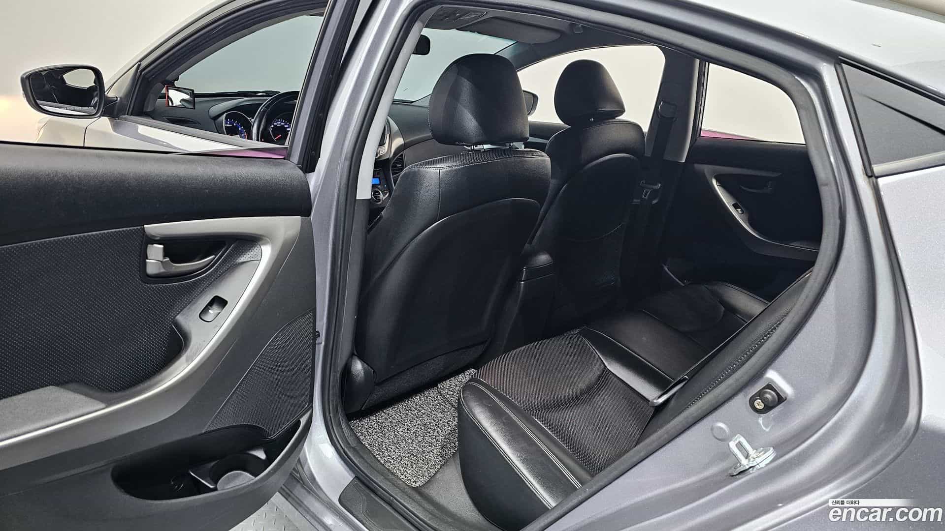 AVANTE Hyundai 2012.10-OPTION-016