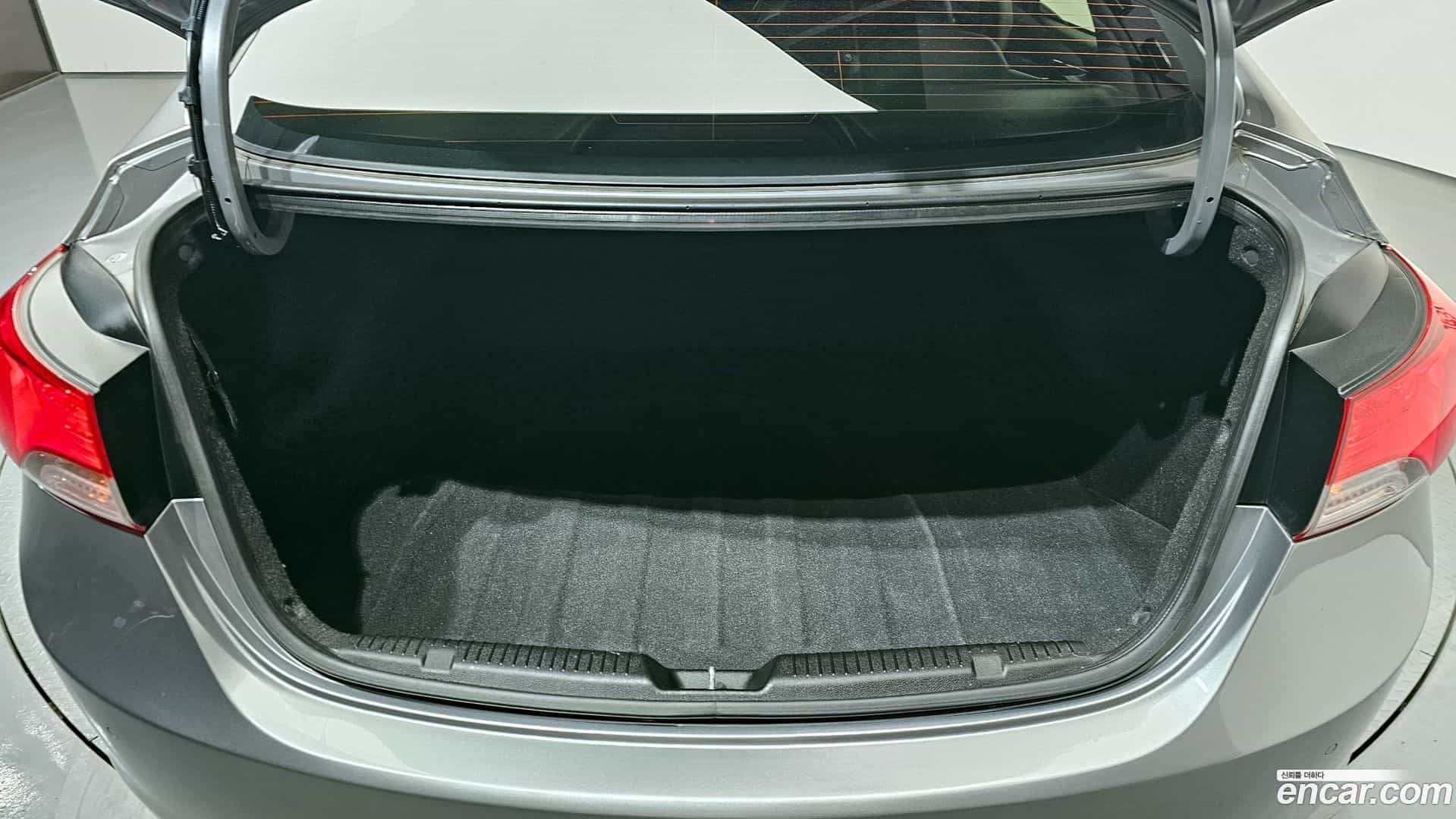 AVANTE Hyundai 2012.10-OPTION-024