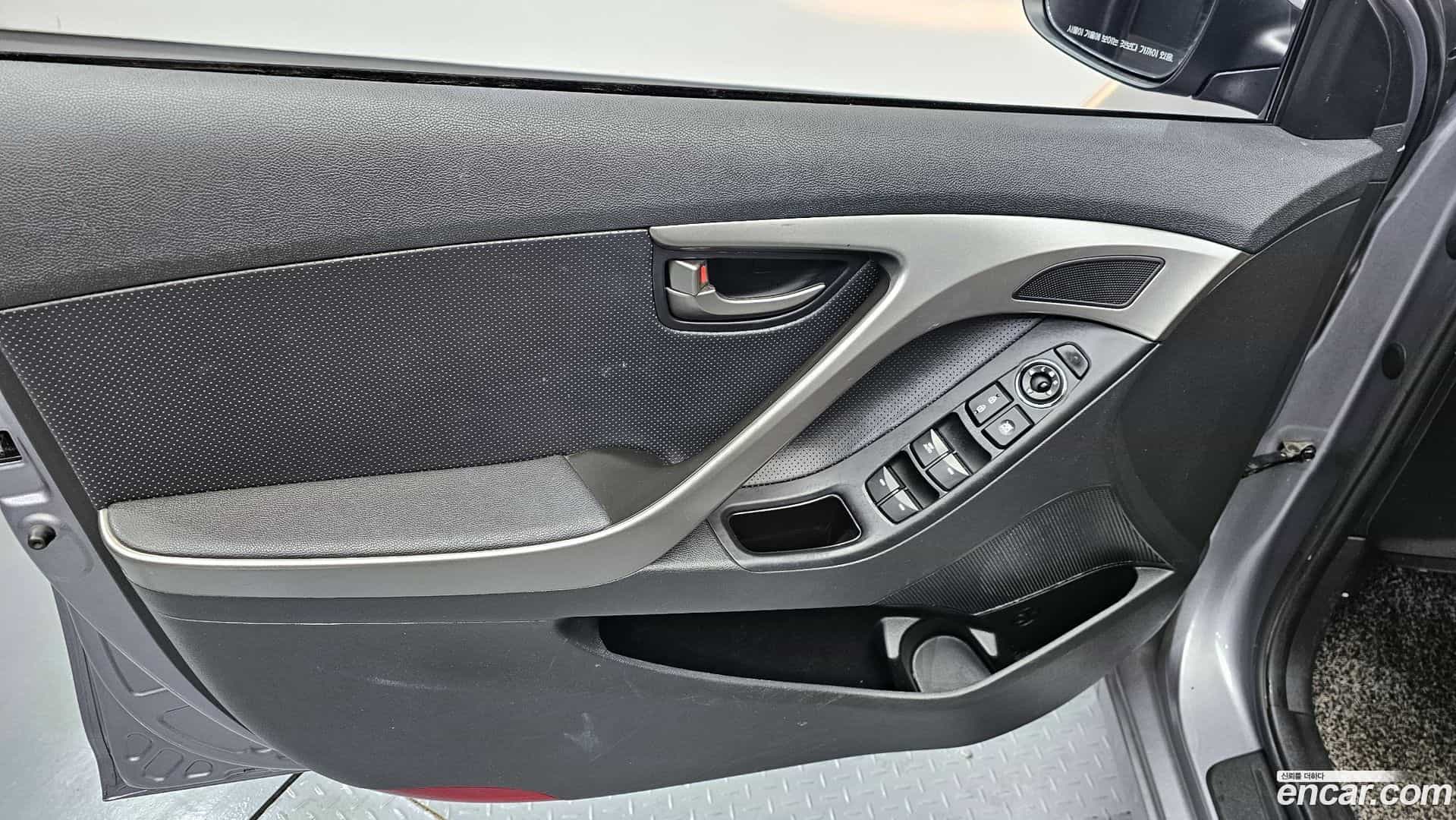 AVANTE Hyundai 2012.10-INNER-034