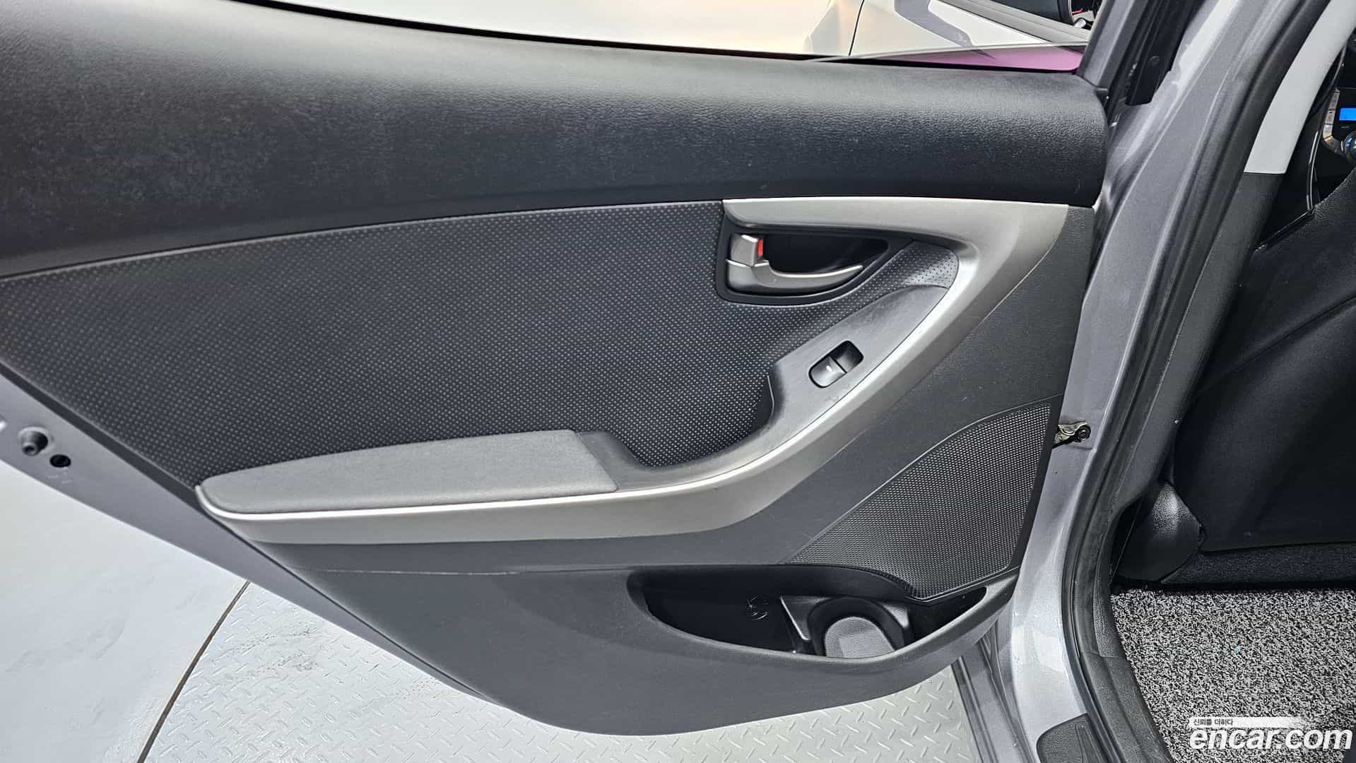AVANTE Hyundai 2012.10-INNER-035