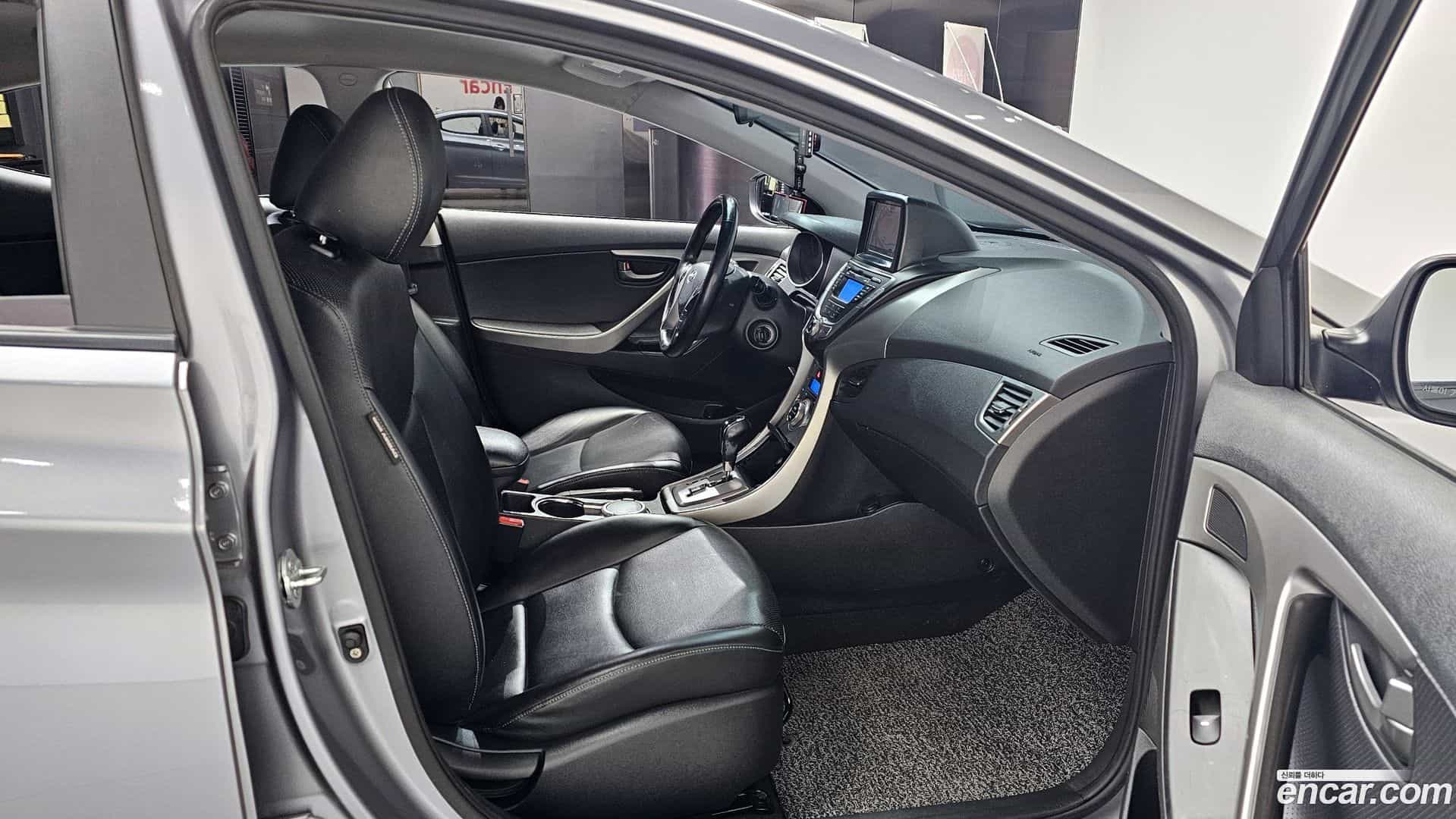 AVANTE Hyundai 2012.10-INNER-036