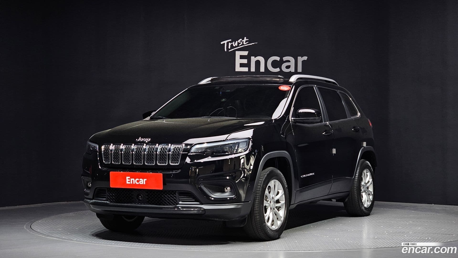 Main__Slider__Photo:Cherokee Jeep 2019.1-0