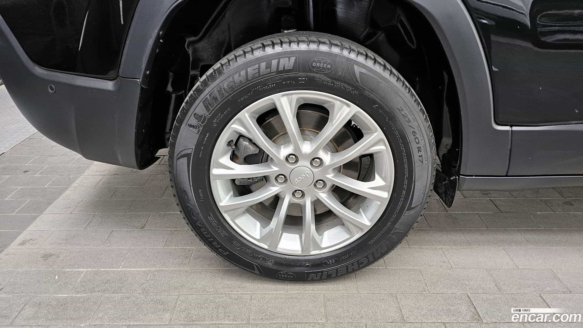 Cherokee Jeep 2019.1-OUTER-005