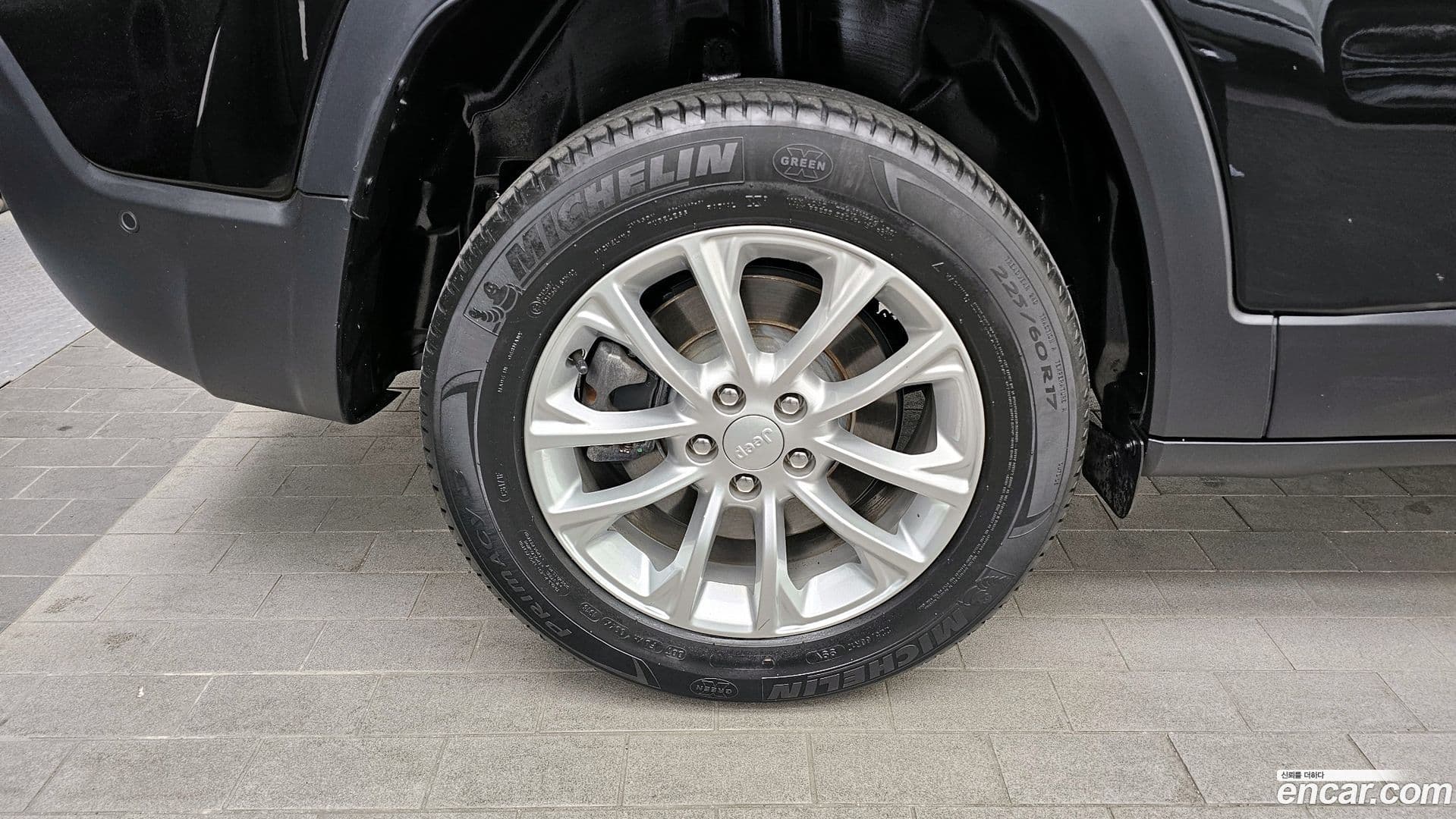 Main__Slider__Photo:Cherokee Jeep 2019.1-4