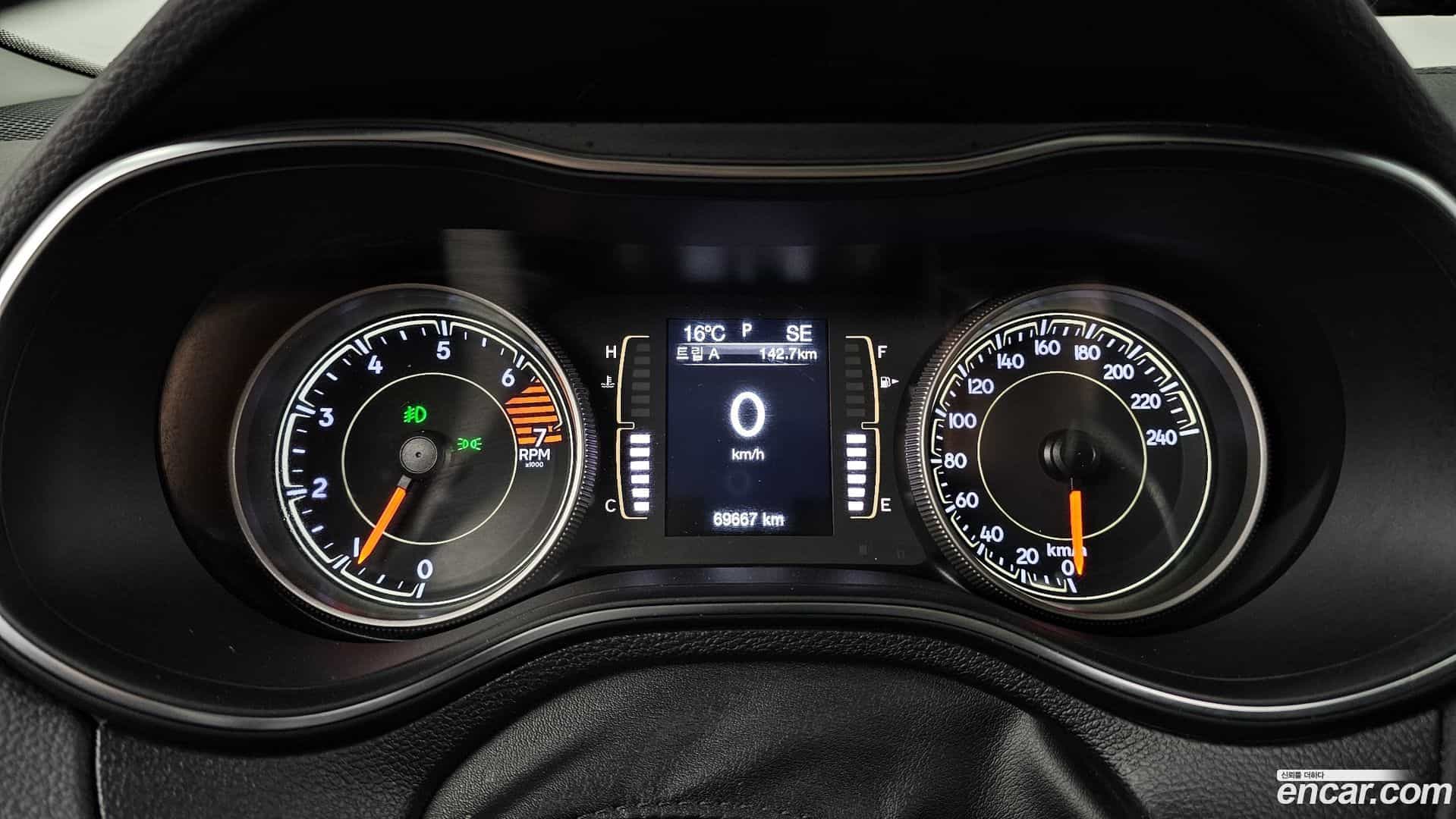 Cherokee Jeep 2019.1-INNER-008