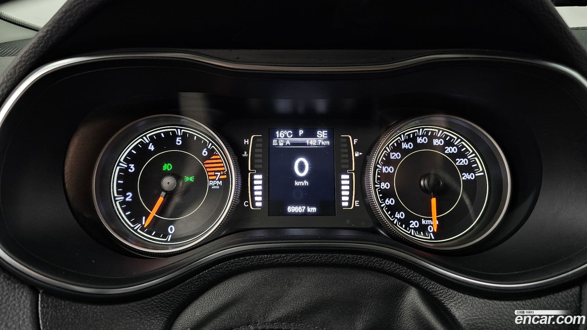 Main__Slider__Photo:Cherokee Jeep 2019.1-7