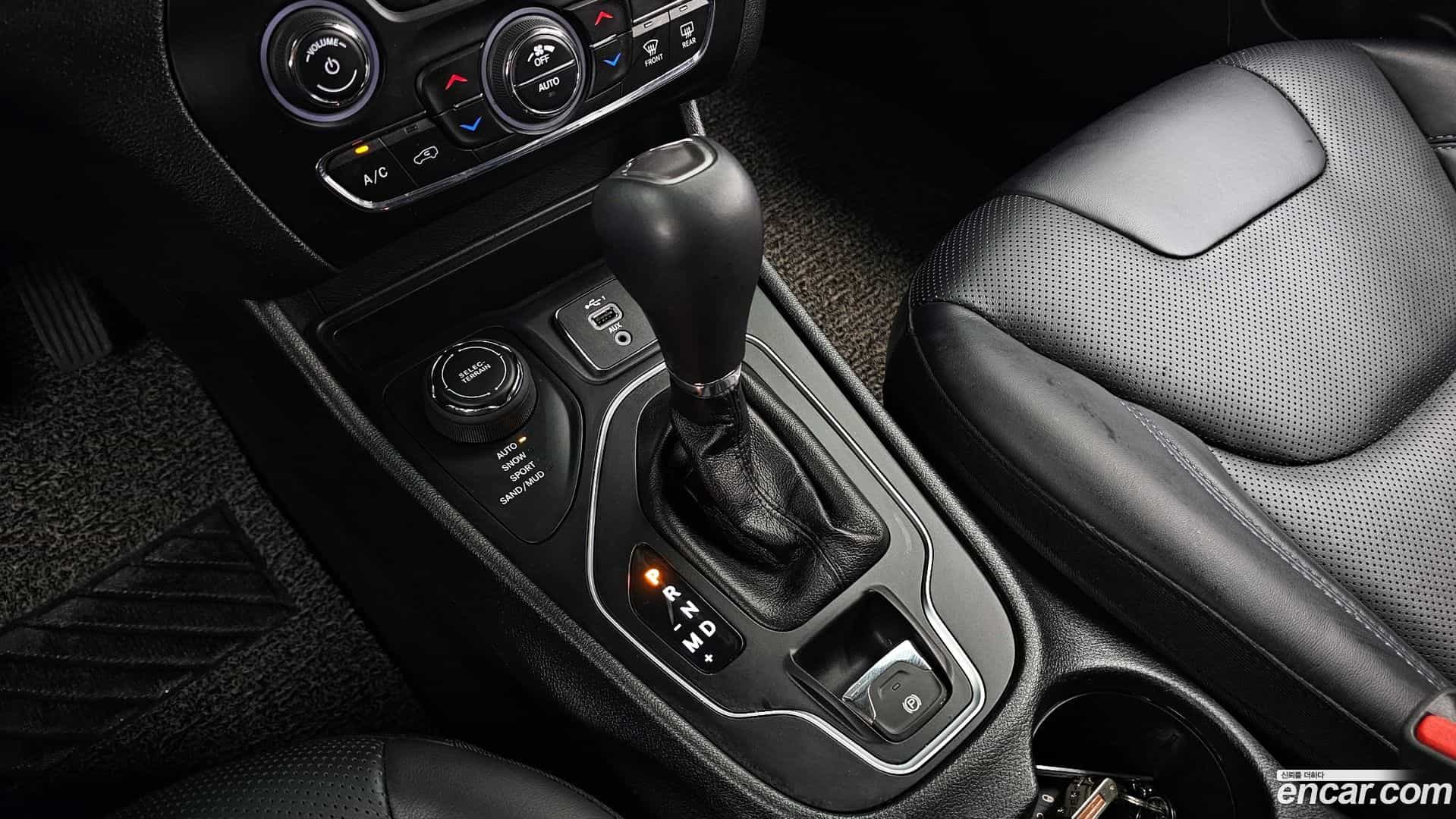 Cherokee Jeep 2019.1-INNER-009
