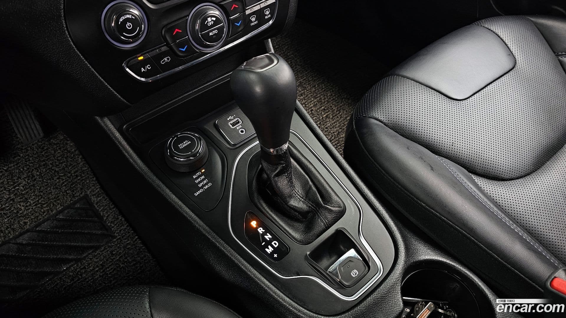 Main__Slider__Photo:Cherokee Jeep 2019.1-8