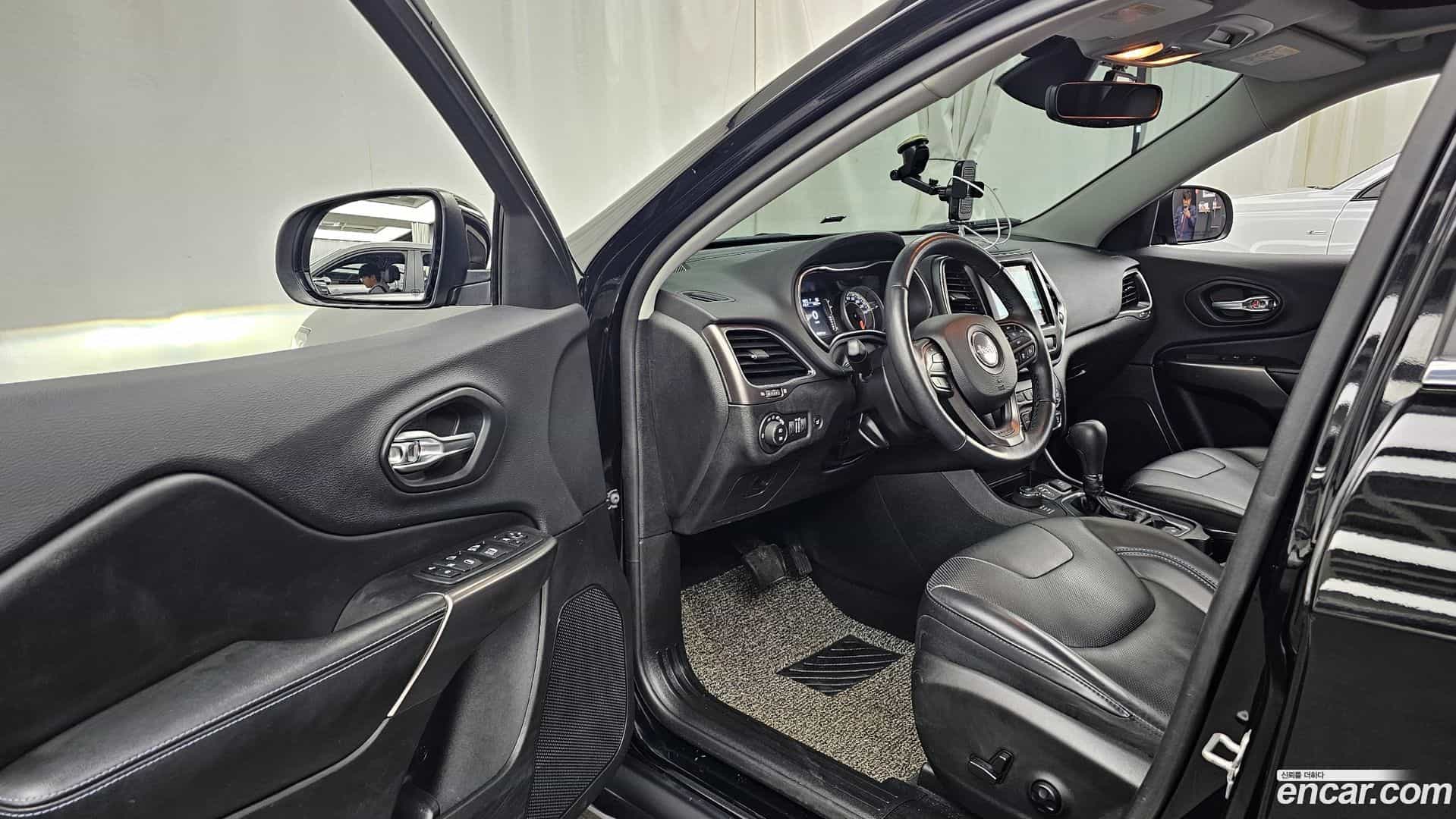 Cherokee Jeep 2019.1-INNER-010