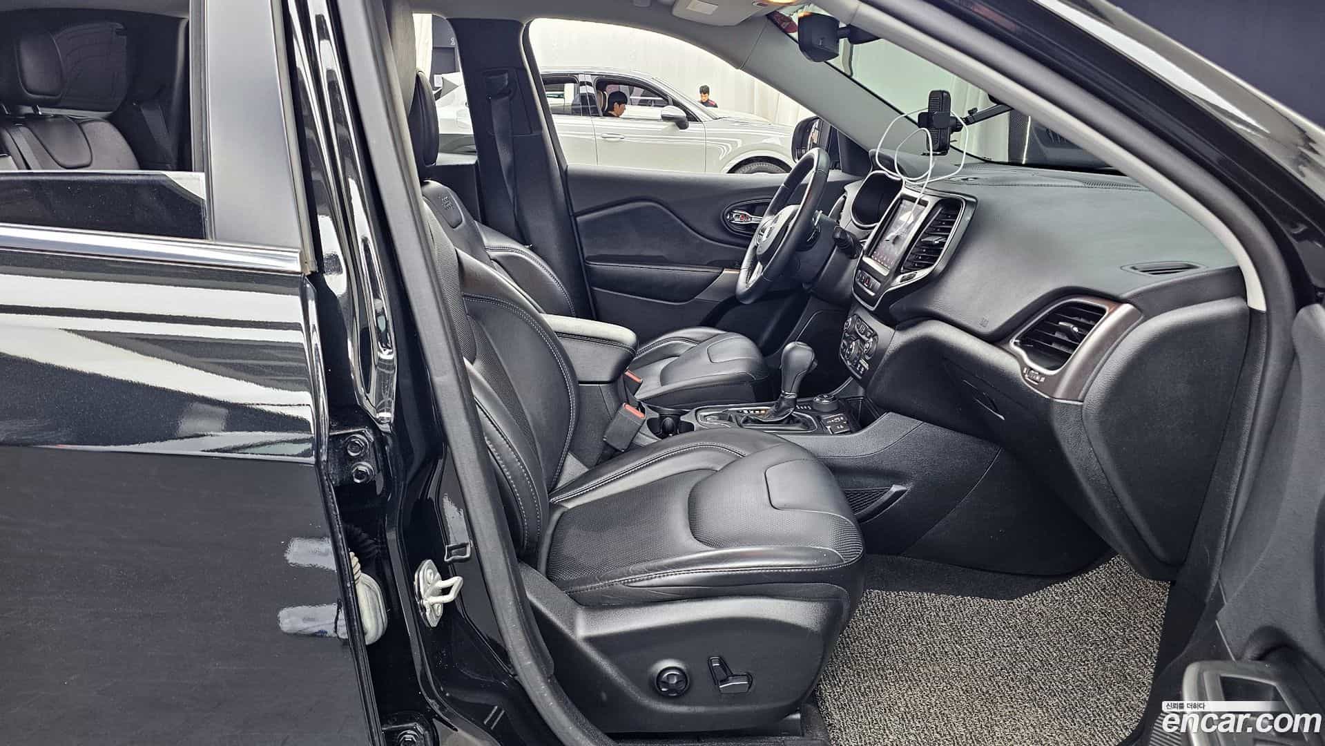 Cherokee Jeep 2019.1-OPTION-015