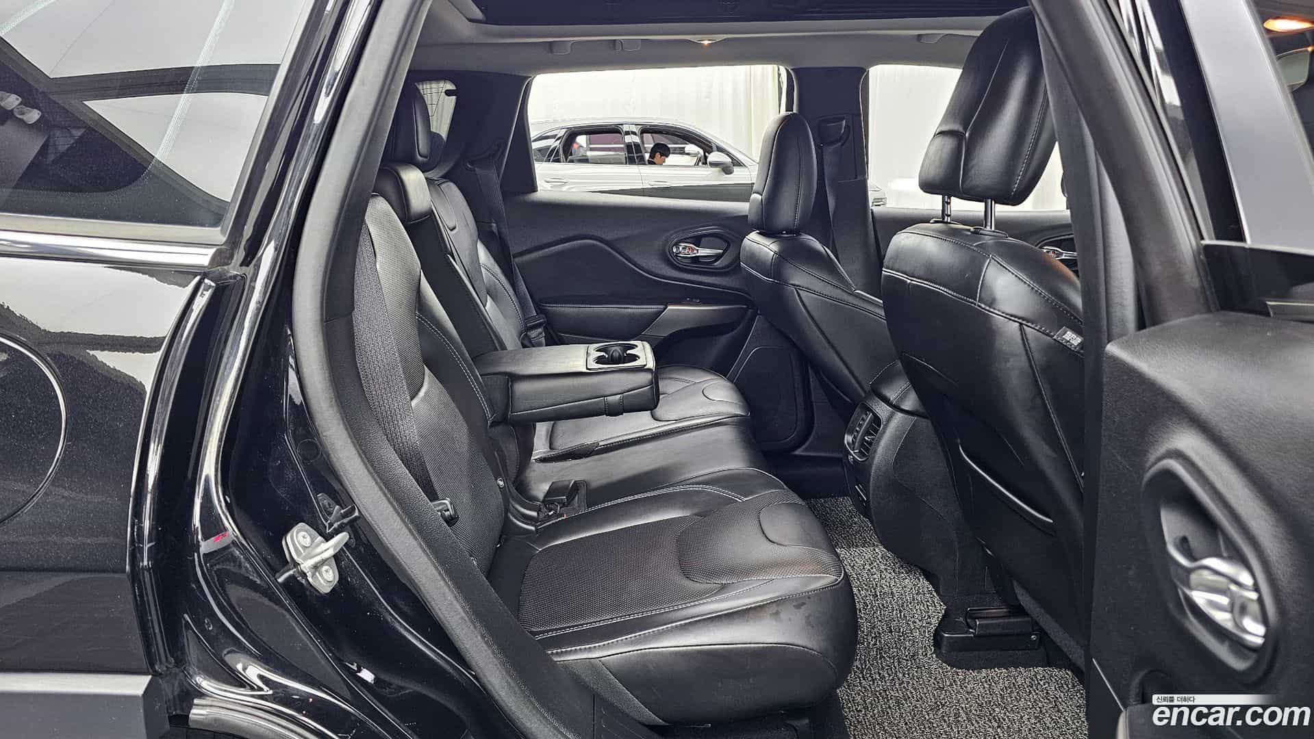 Cherokee Jeep 2019.1-OPTION-016