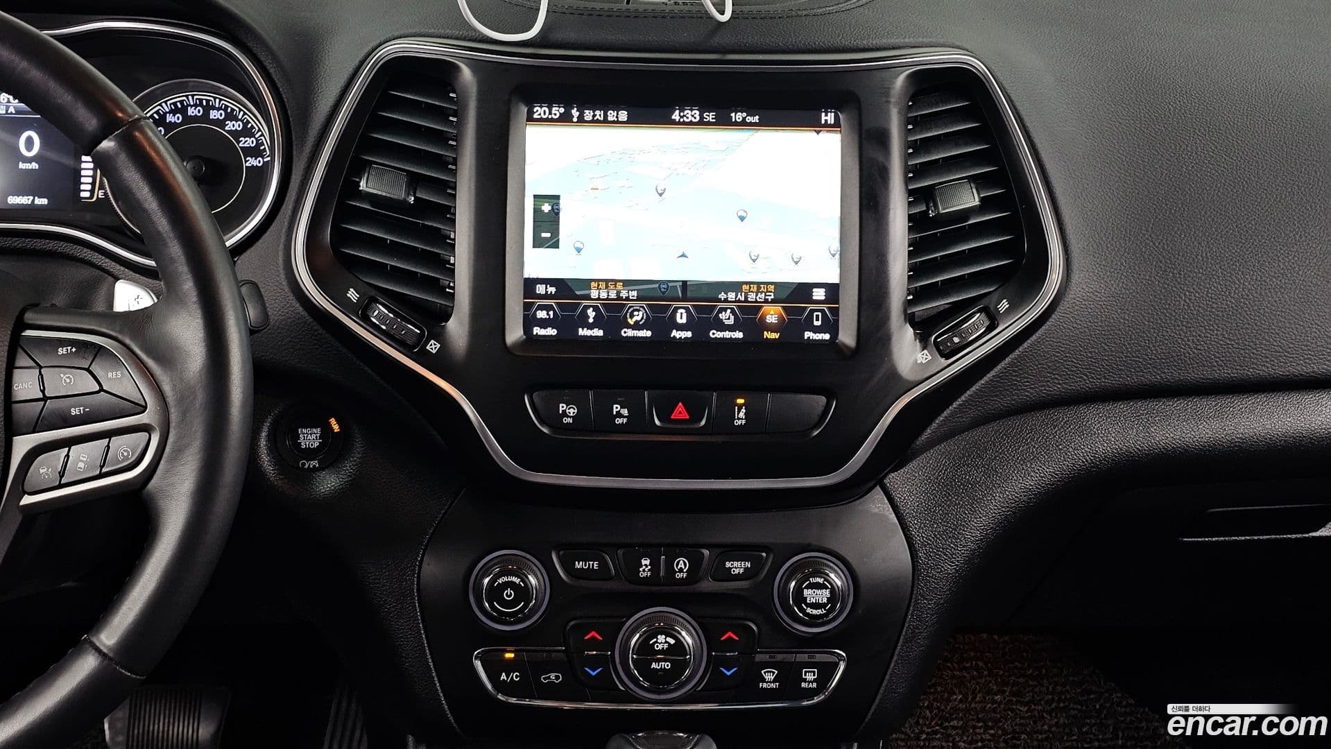 Main__Slider__Photo:Cherokee Jeep 2019.1-13