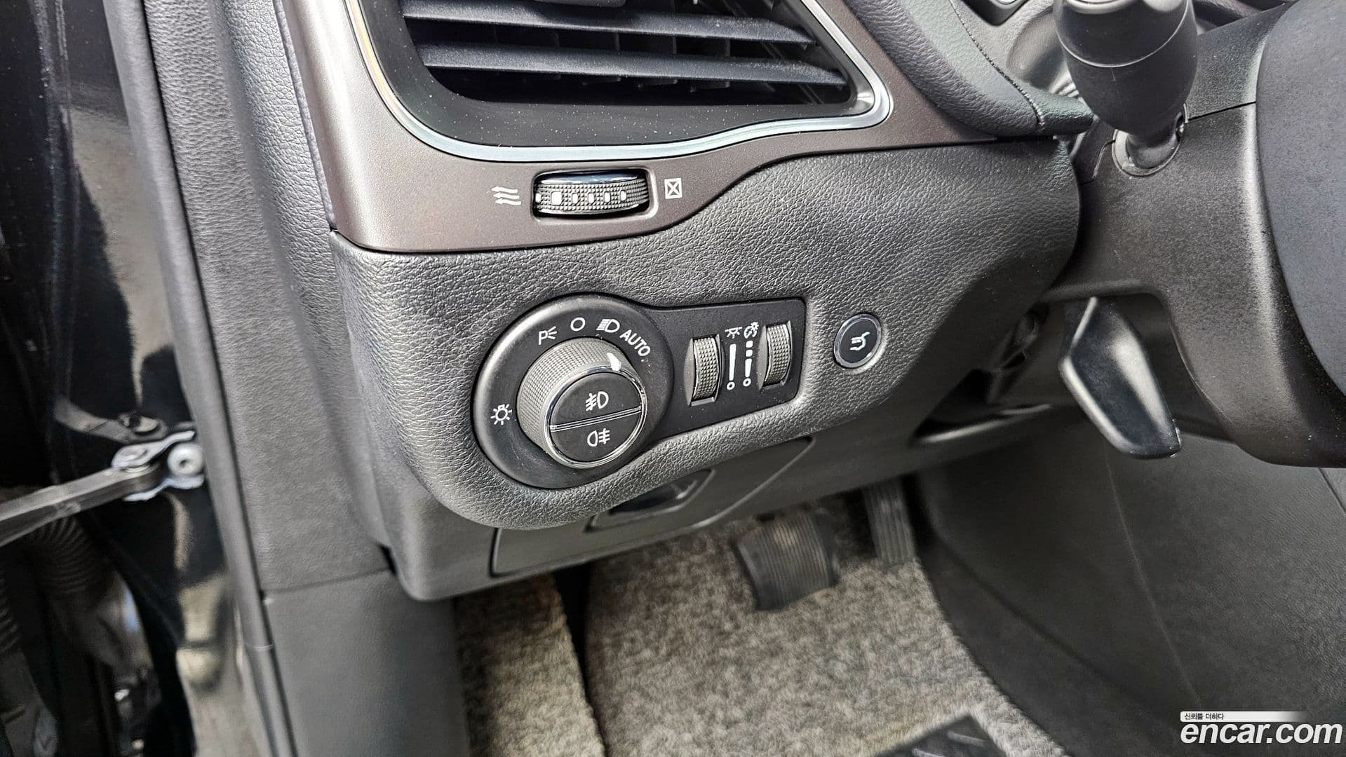 Main__Slider__Photo:Cherokee Jeep 2019.1-15