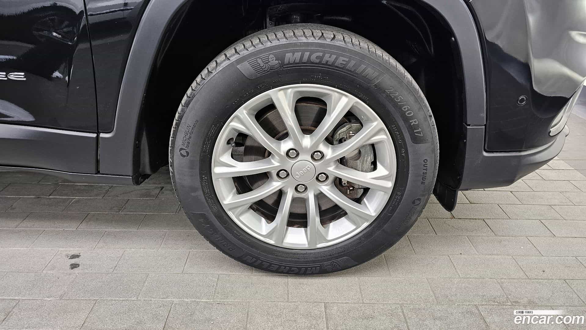 Cherokee Jeep 2019.1-OUTER-031