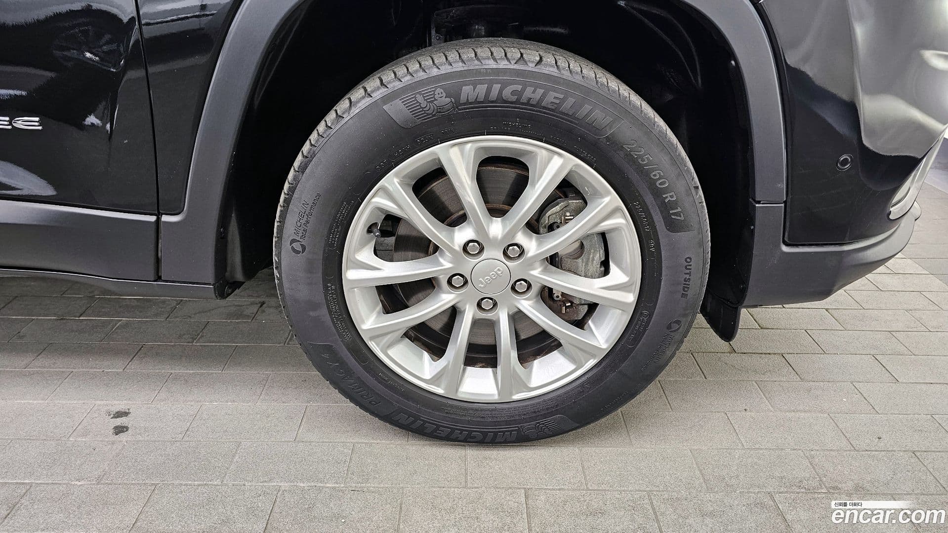 Main__Slider__Photo:Cherokee Jeep 2019.1-20