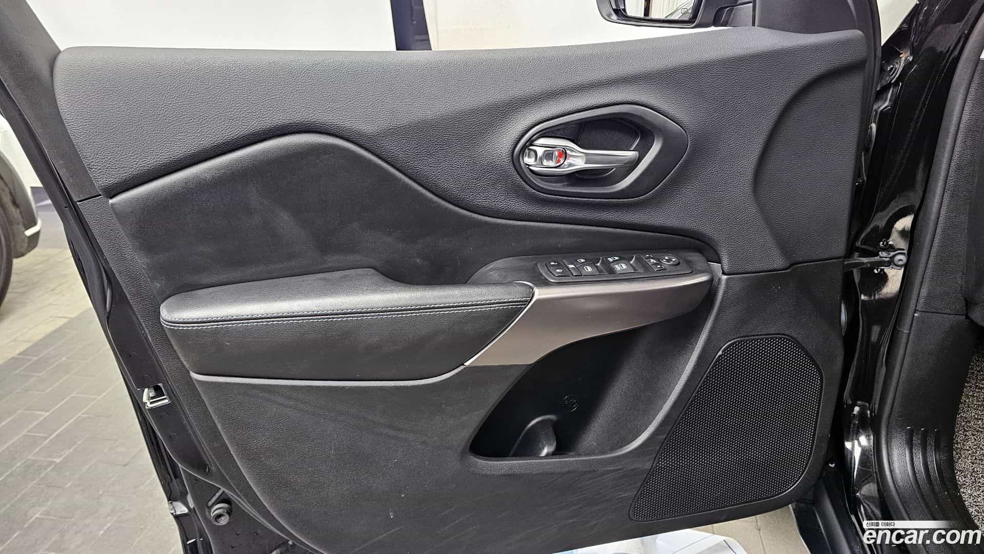 Cherokee Jeep 2019.1-INNER-034