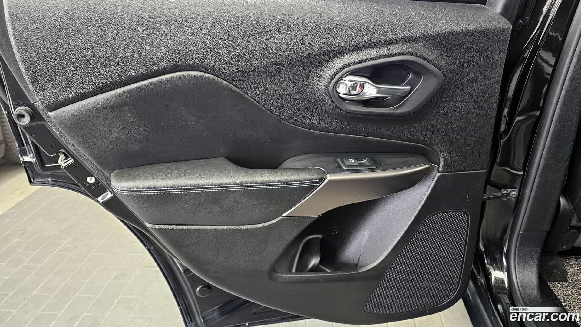 Cherokee Jeep 2019.1-INNER-035