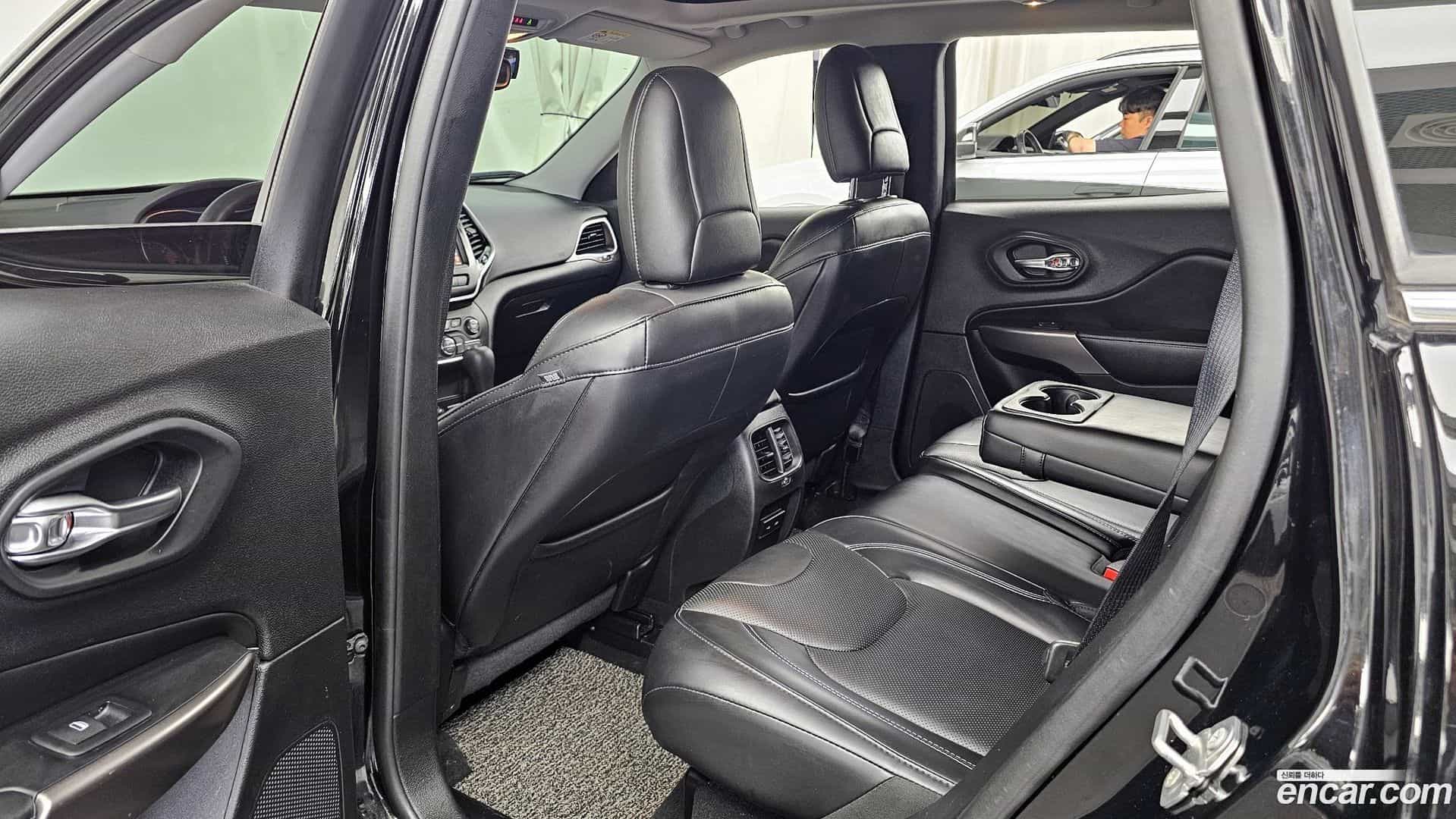 Cherokee Jeep 2019.1-INNER-036