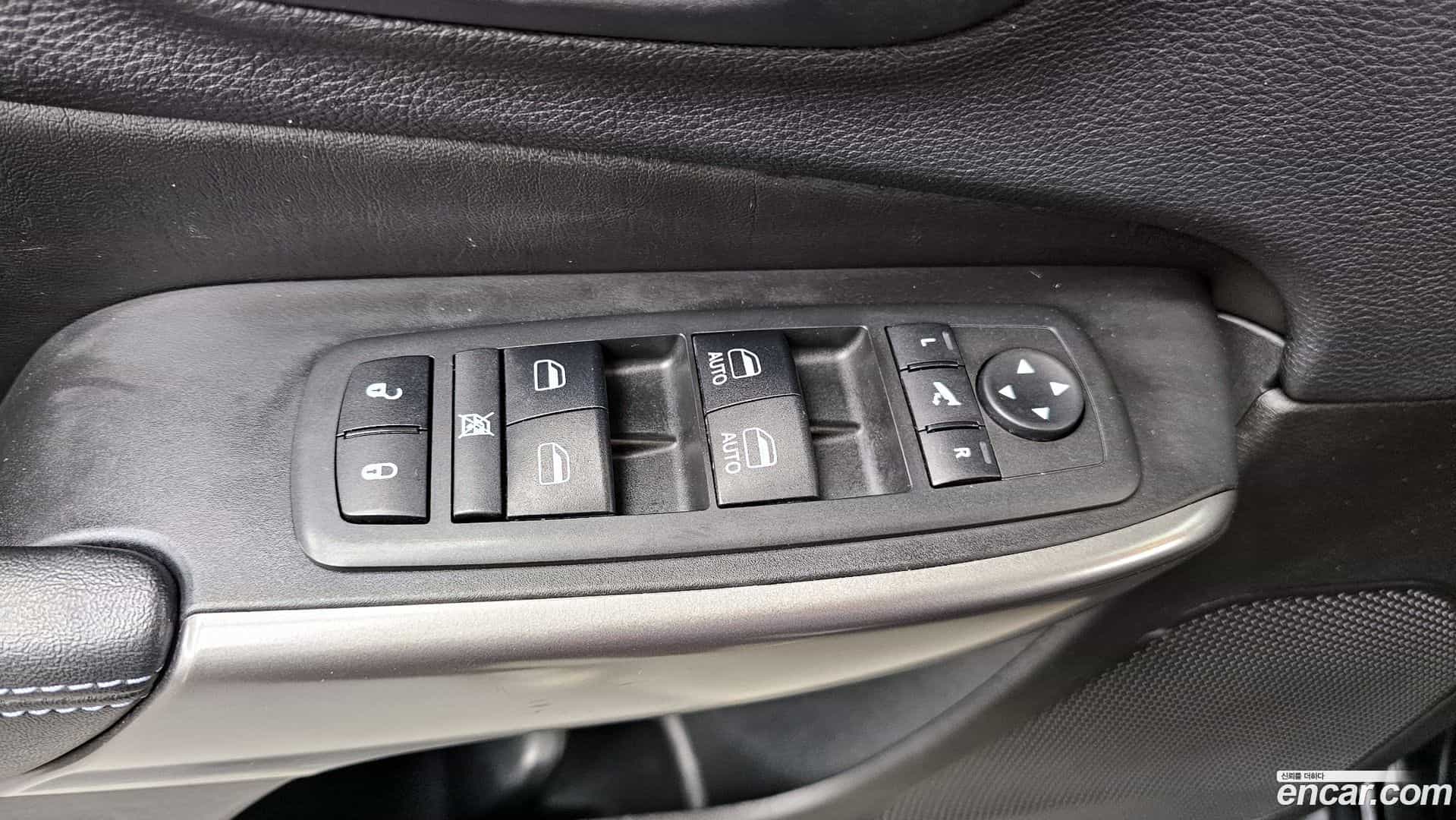 Cherokee Jeep 2019.1-OPTION-040