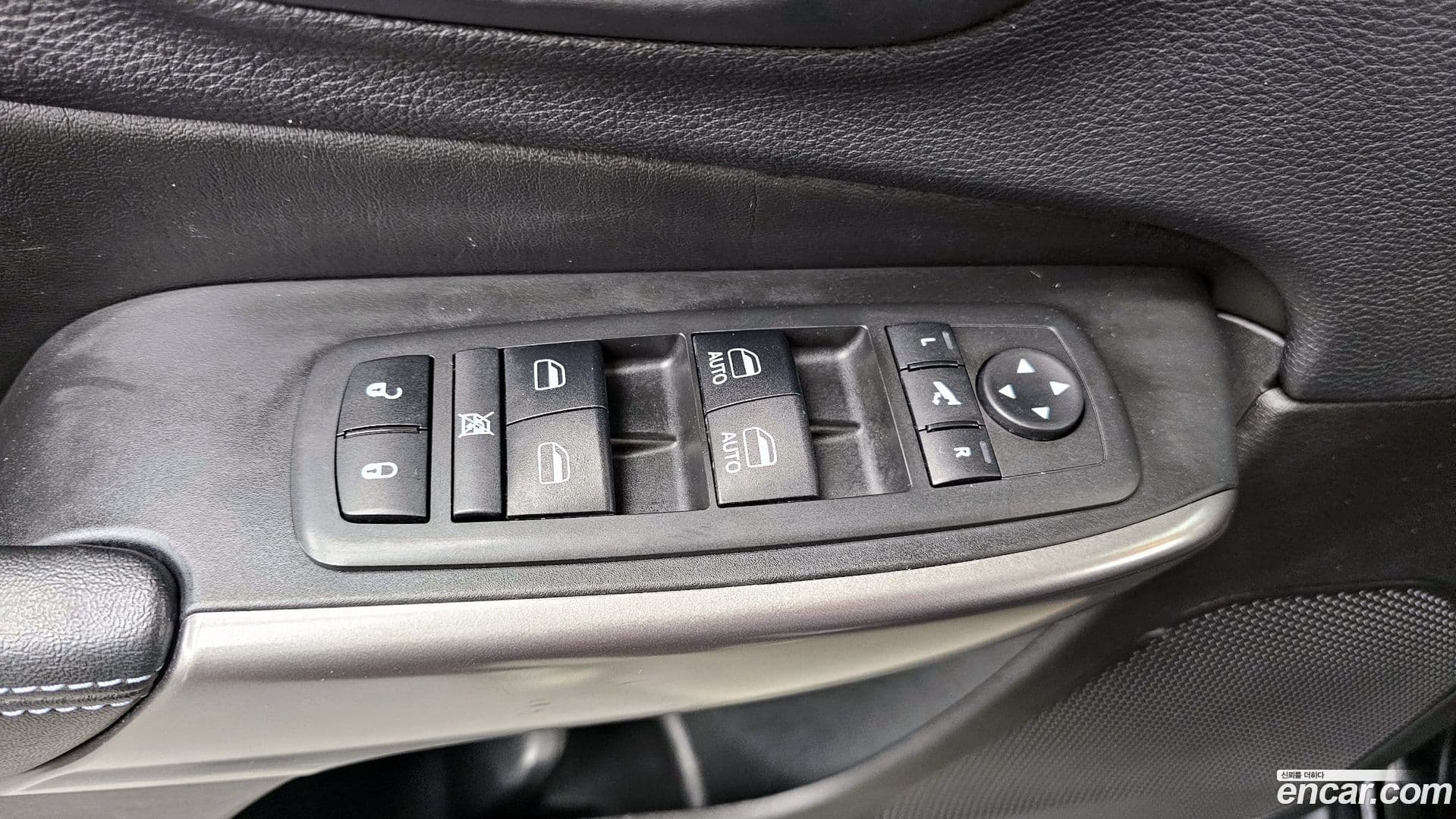 Main__Slider__Photo:Cherokee Jeep 2019.1-26