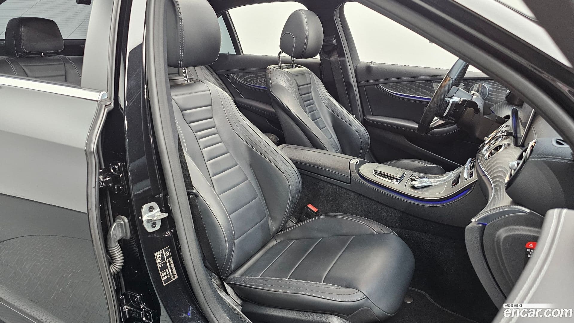 Main__Slider__Photo:E-Class Mercedes-Benz 2021.1-10