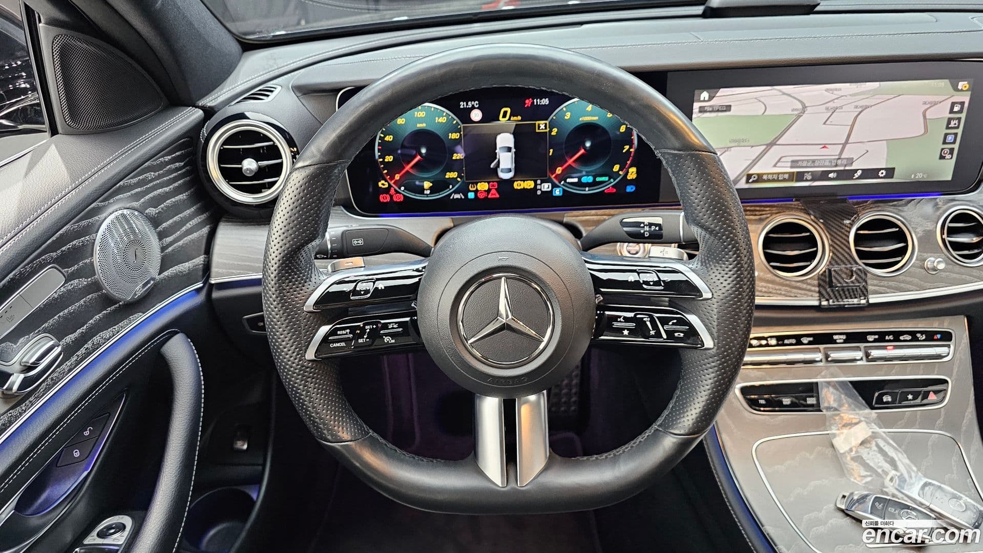 Main__Slider__Photo:E-Class Mercedes-Benz 2021.1-12