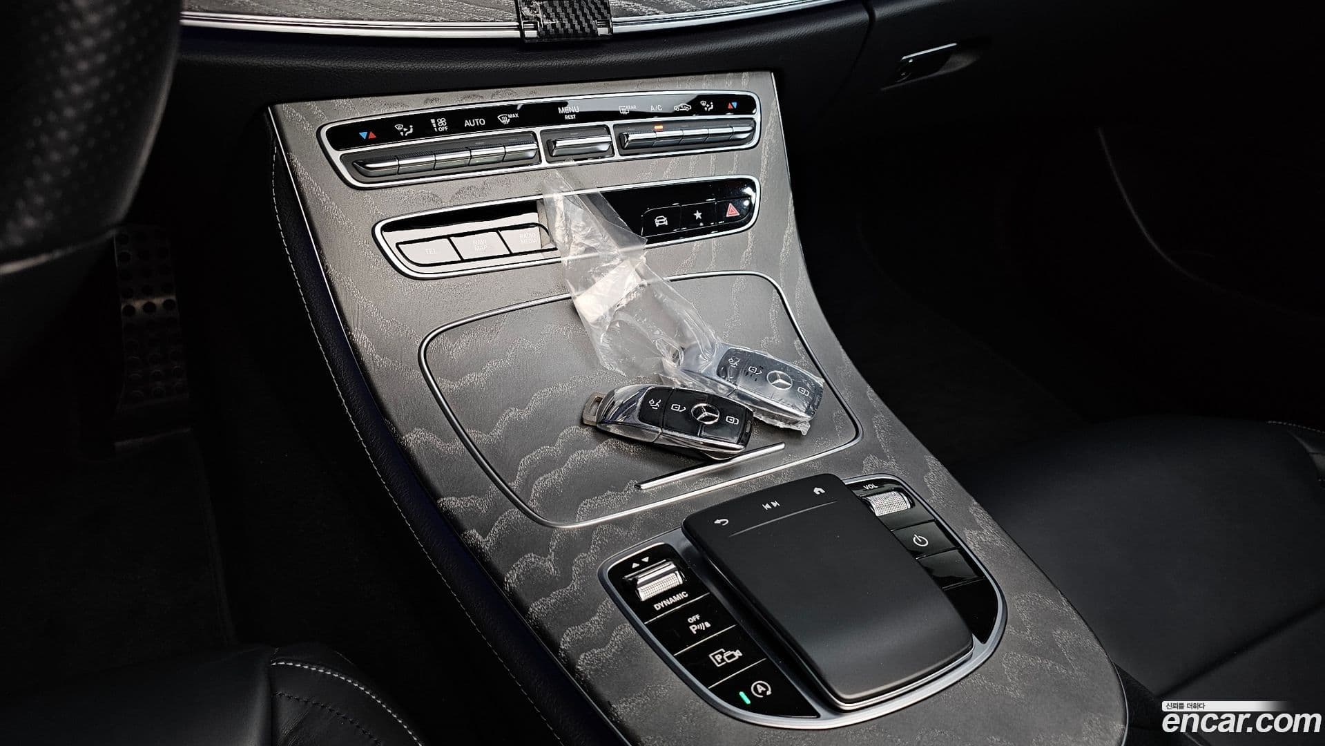 Main__Slider__Photo:E-Class Mercedes-Benz 2021.1-17