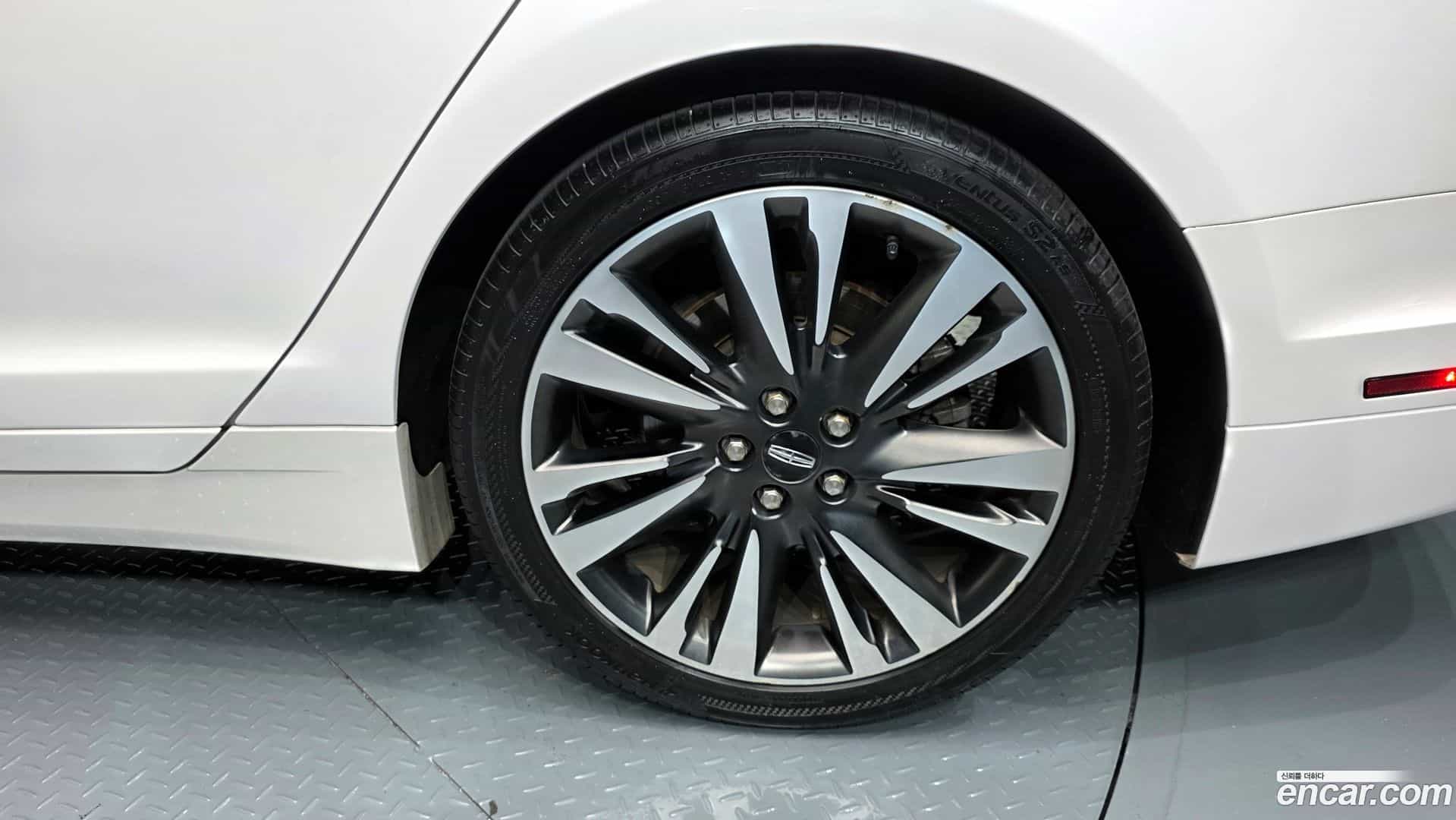 MKZ Lincoln 2018.9-OUTER-031