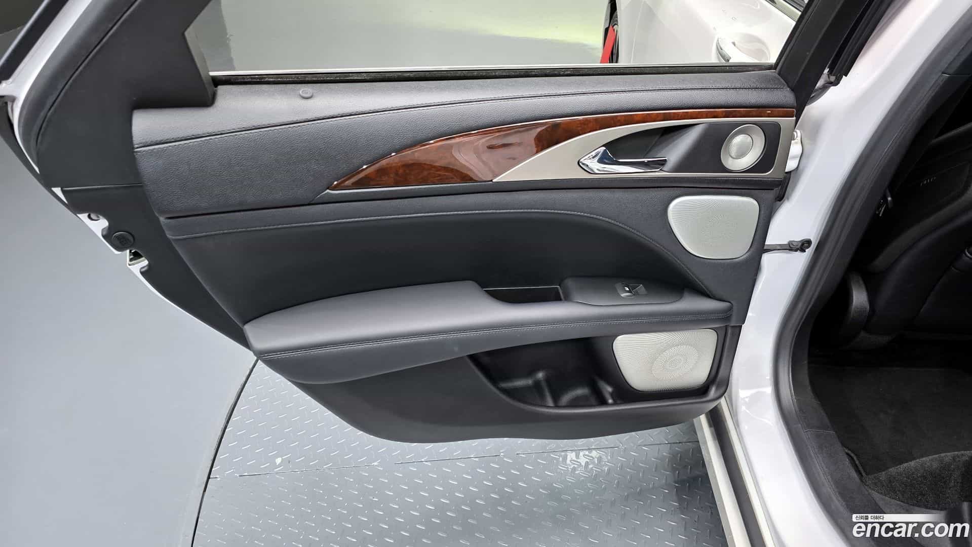 MKZ Lincoln 2018.9-INNER-035