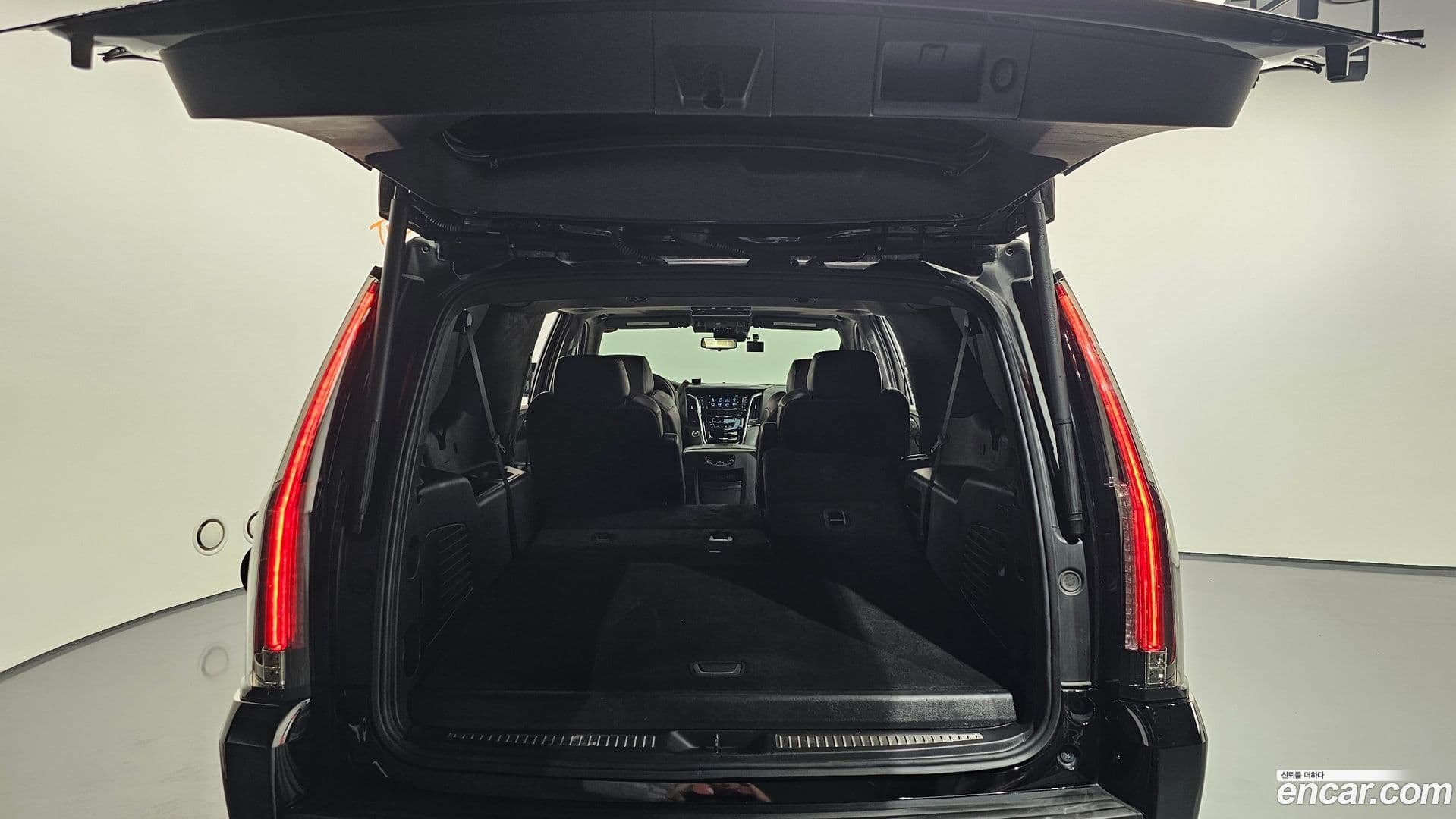 Main__Slider__Photo:Escalade Cadillac 2020.2-19