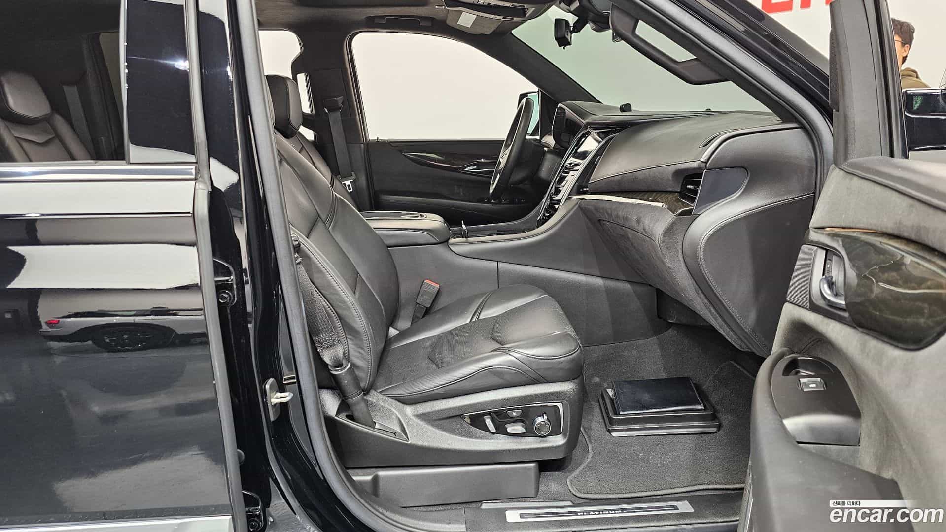 Escalade Cadillac 2020.2-INNER-036
