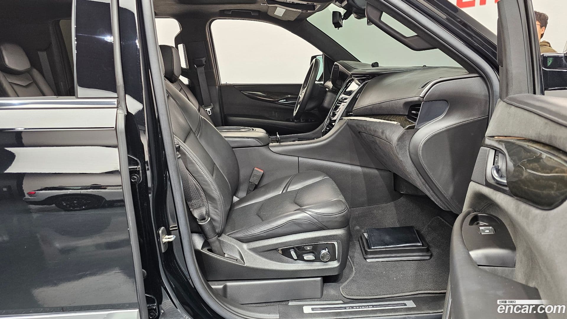 Main__Slider__Photo:Escalade Cadillac 2020.2-25